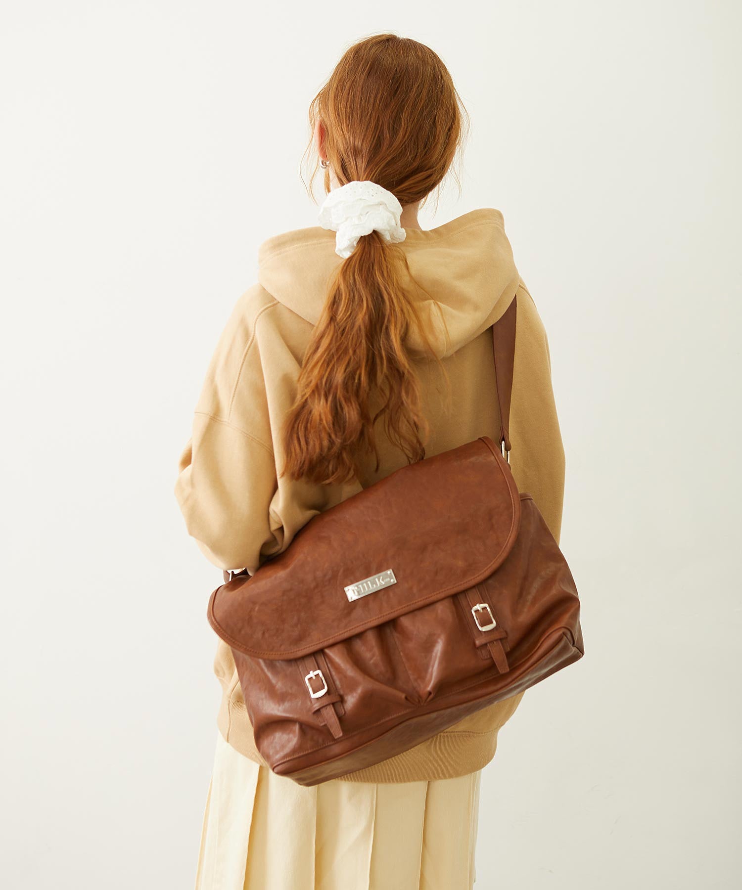 BAR LOGO MESSENGER BAG