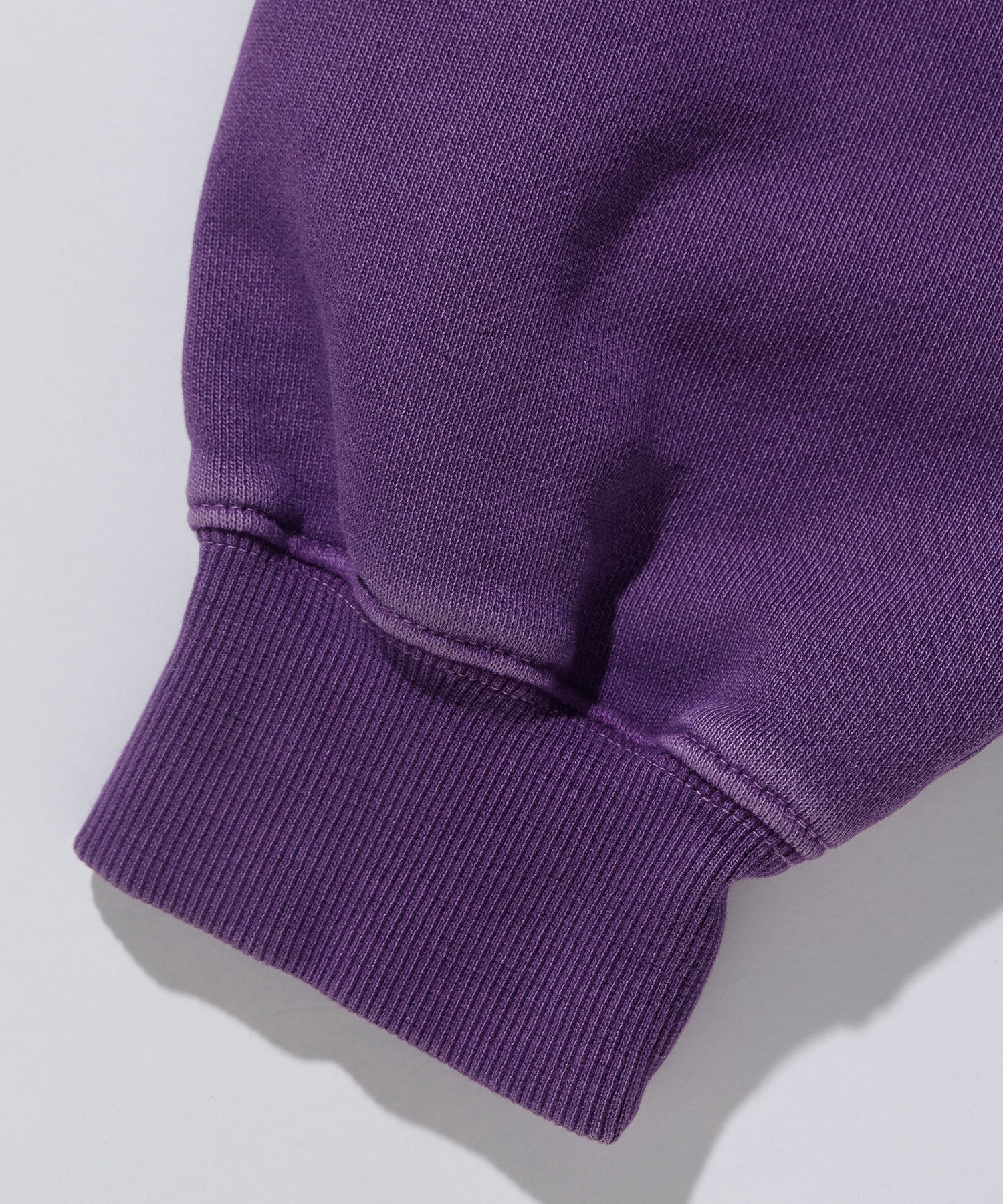 PIGMENT DYED EMBOSS LOGO ZIP HOODED SWEAT