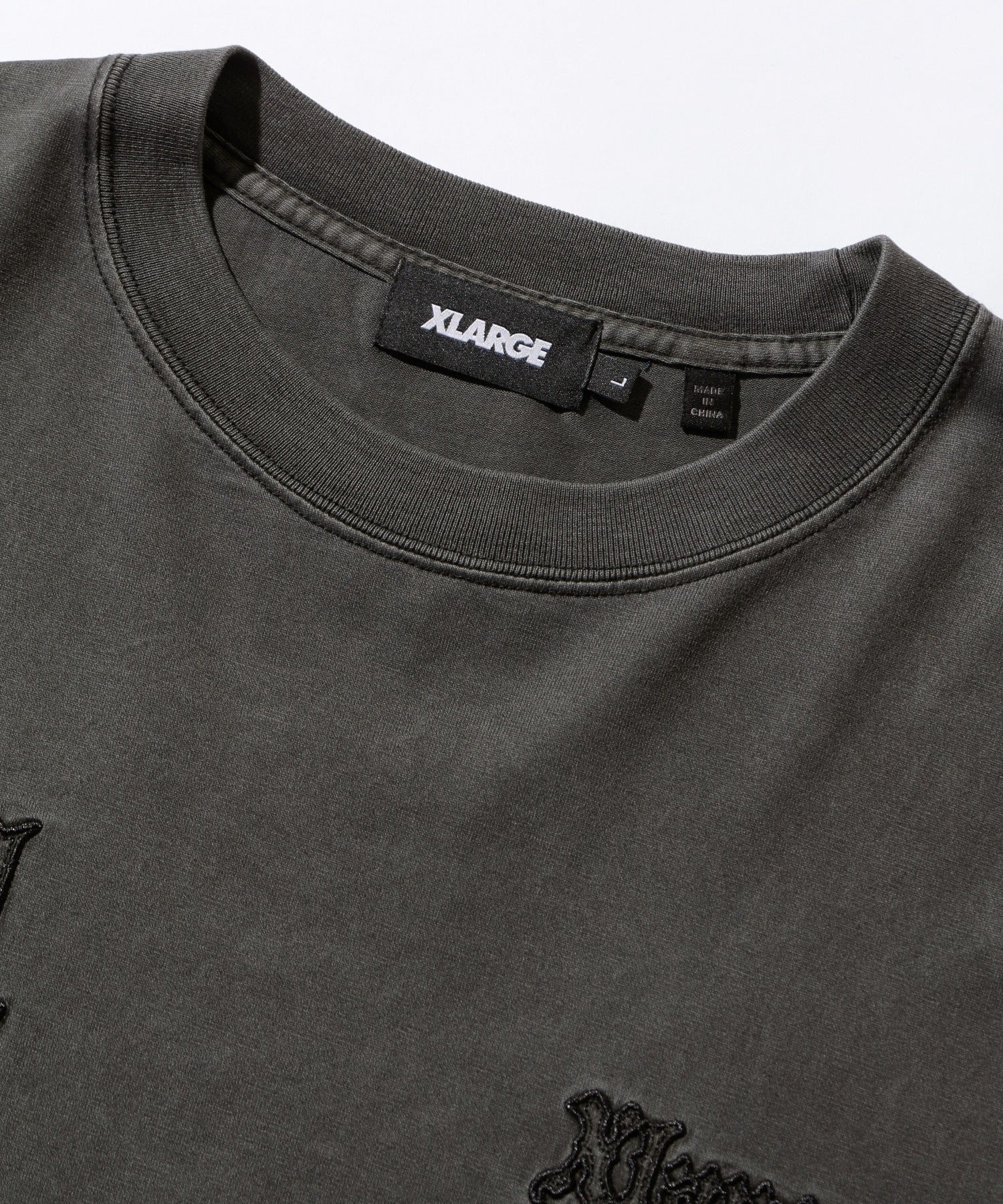 PATCHED OLD ENGLISH L/S TEE