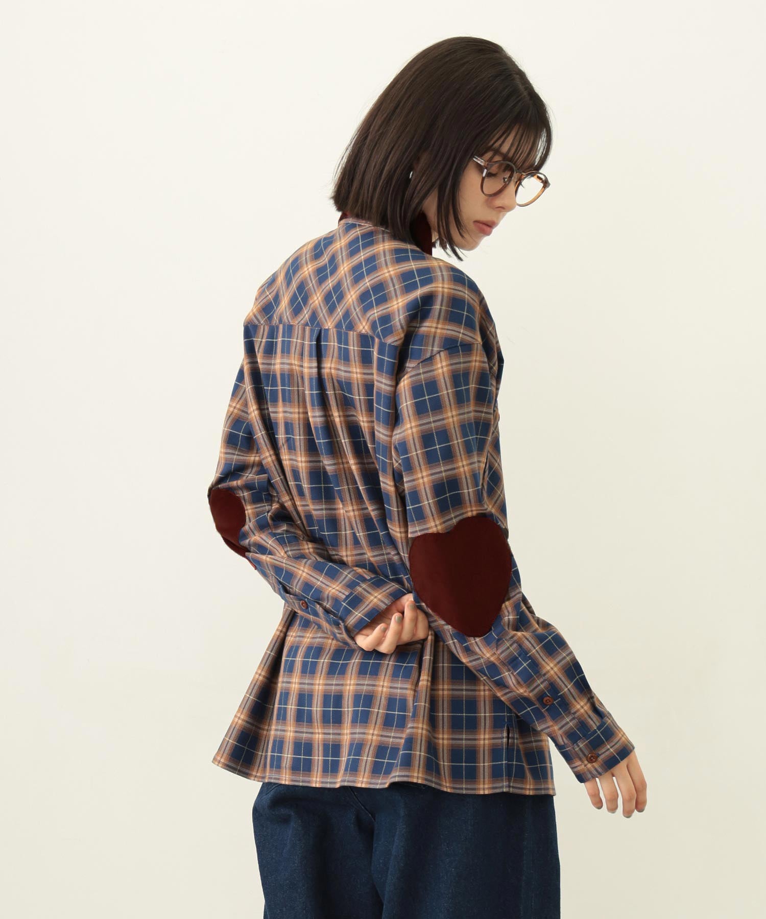 HEART ELBOW PATCH PLAID SHIRT