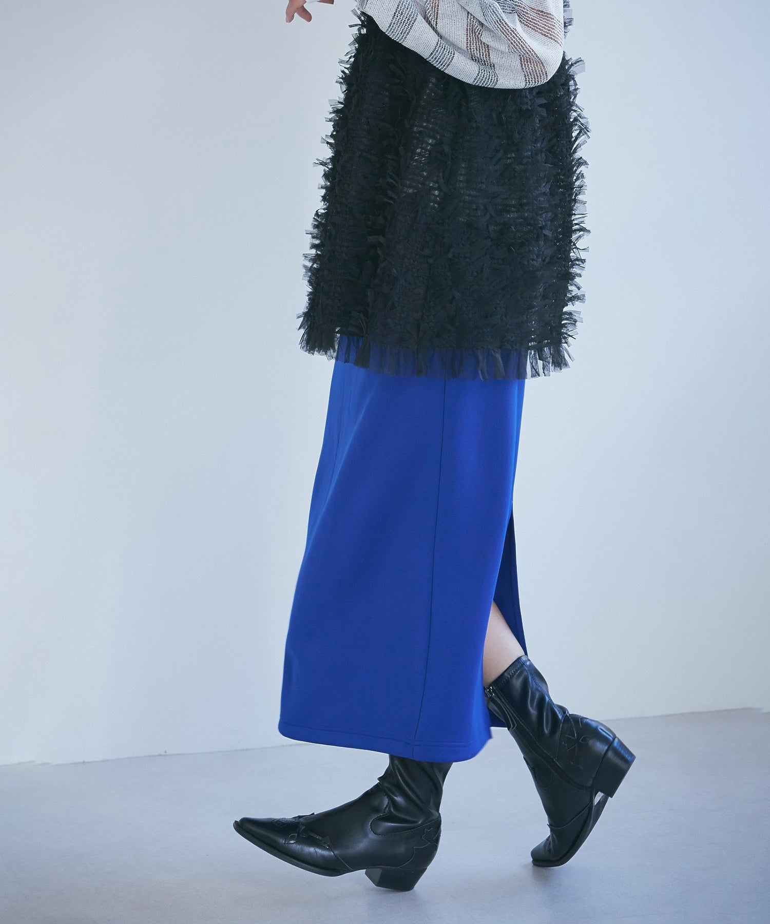 カットタイトスカート