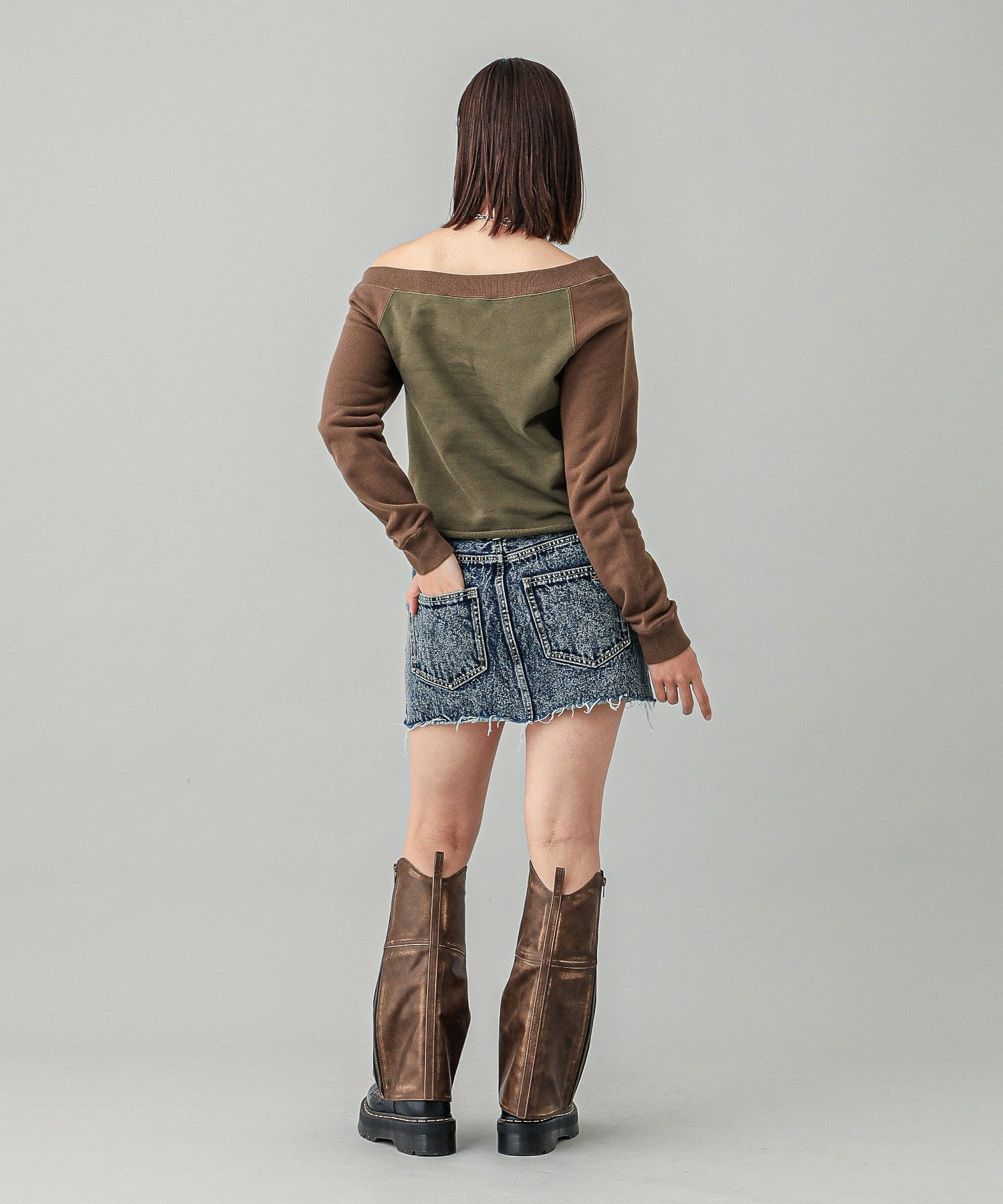 FAUX LEATHER LEG WARMER