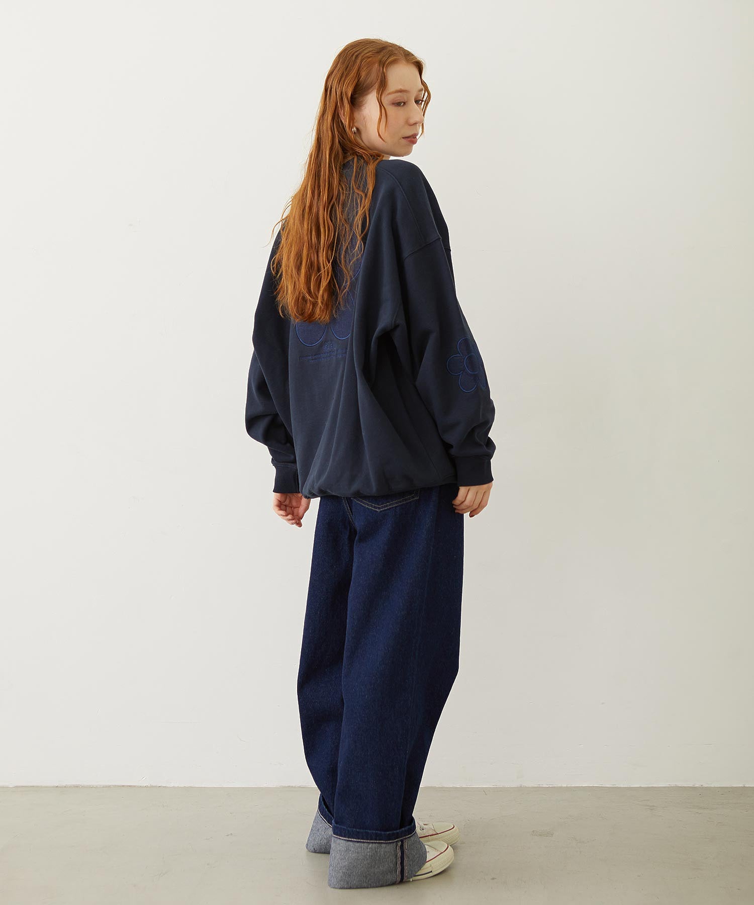 FLOWER ELBOW PATCH SWEAT TOP