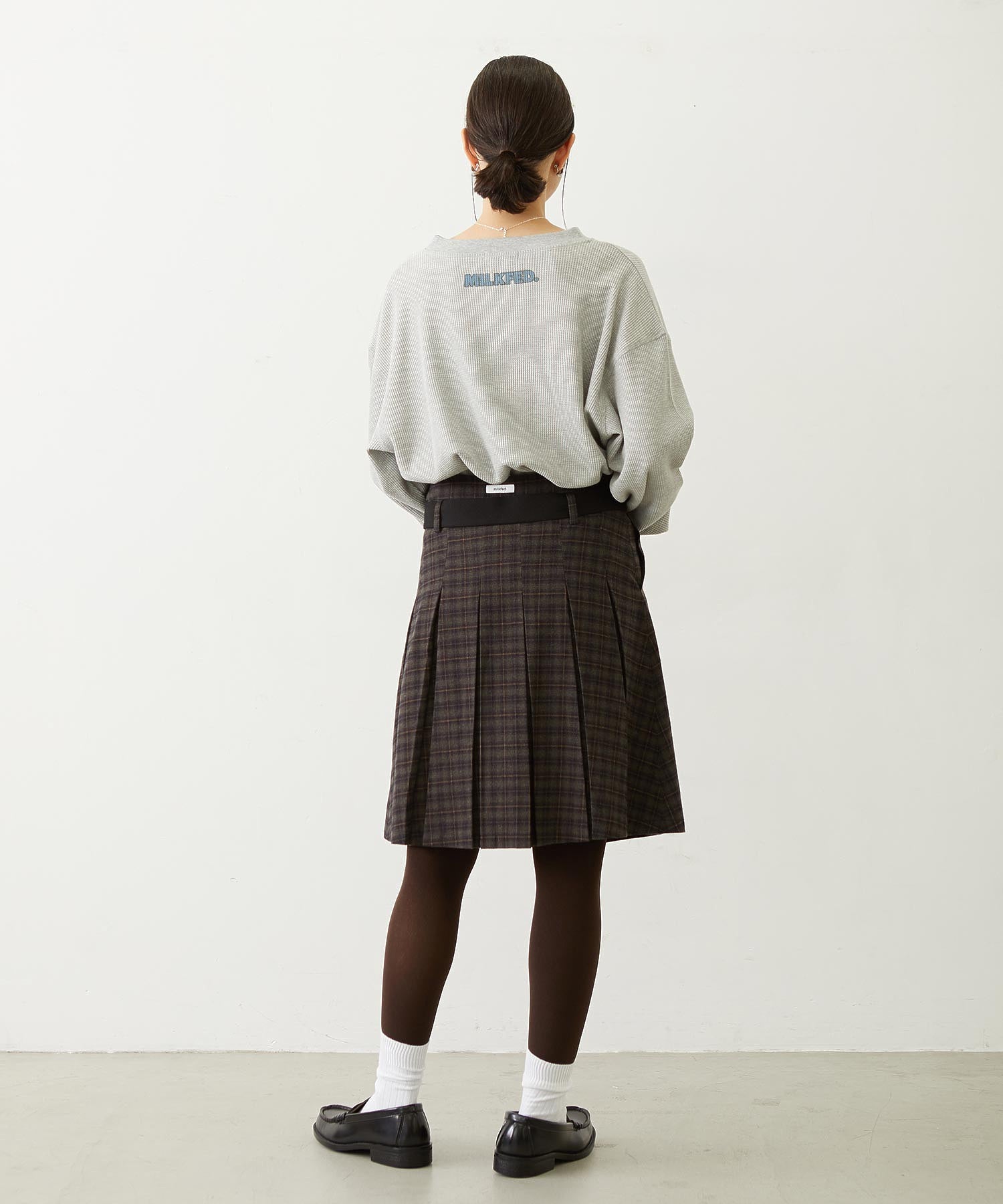 HENLEY NECK GRAPHIC L/S TOP