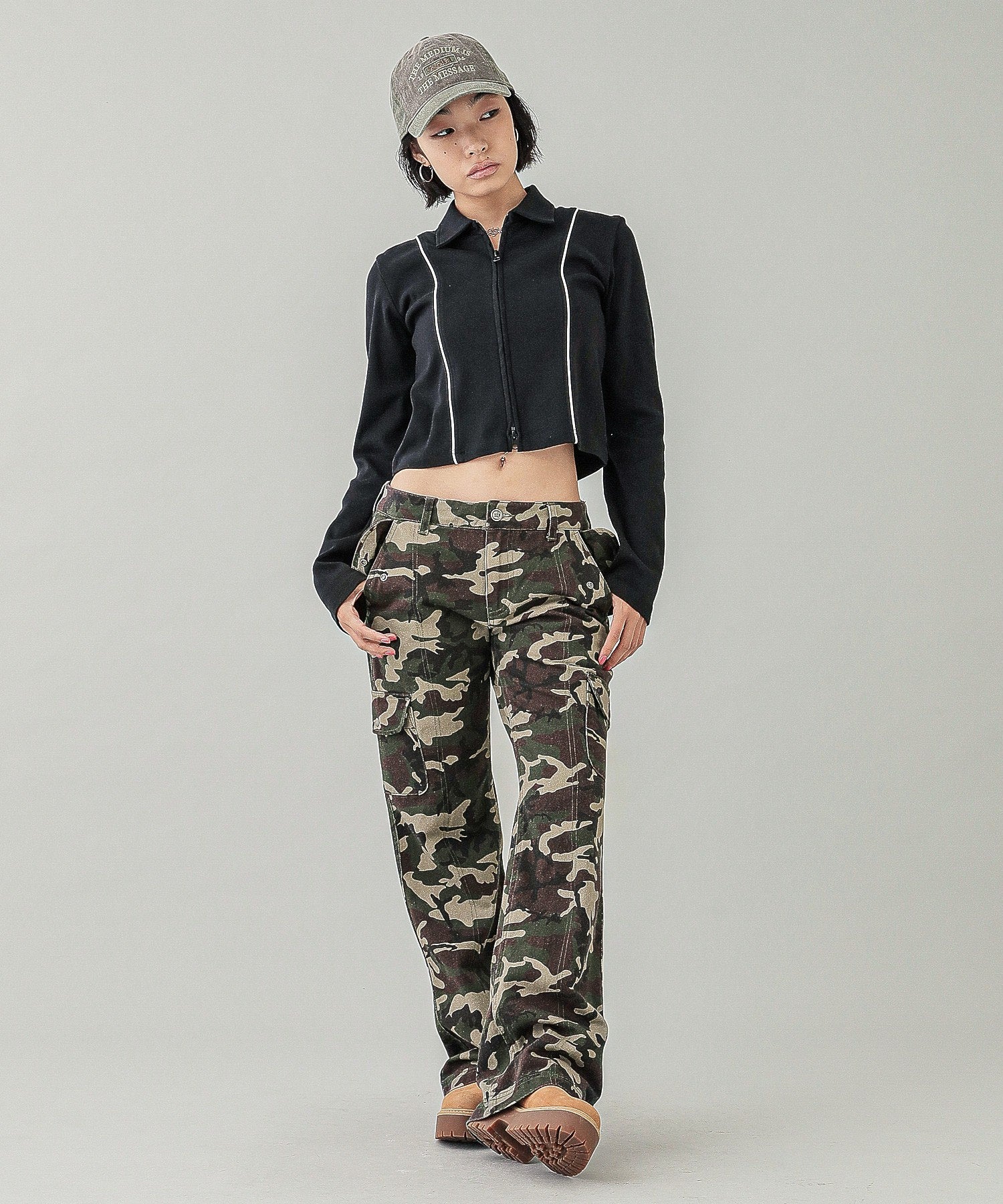 ONE POINT BUTTERFLY ZIP UP TOP
