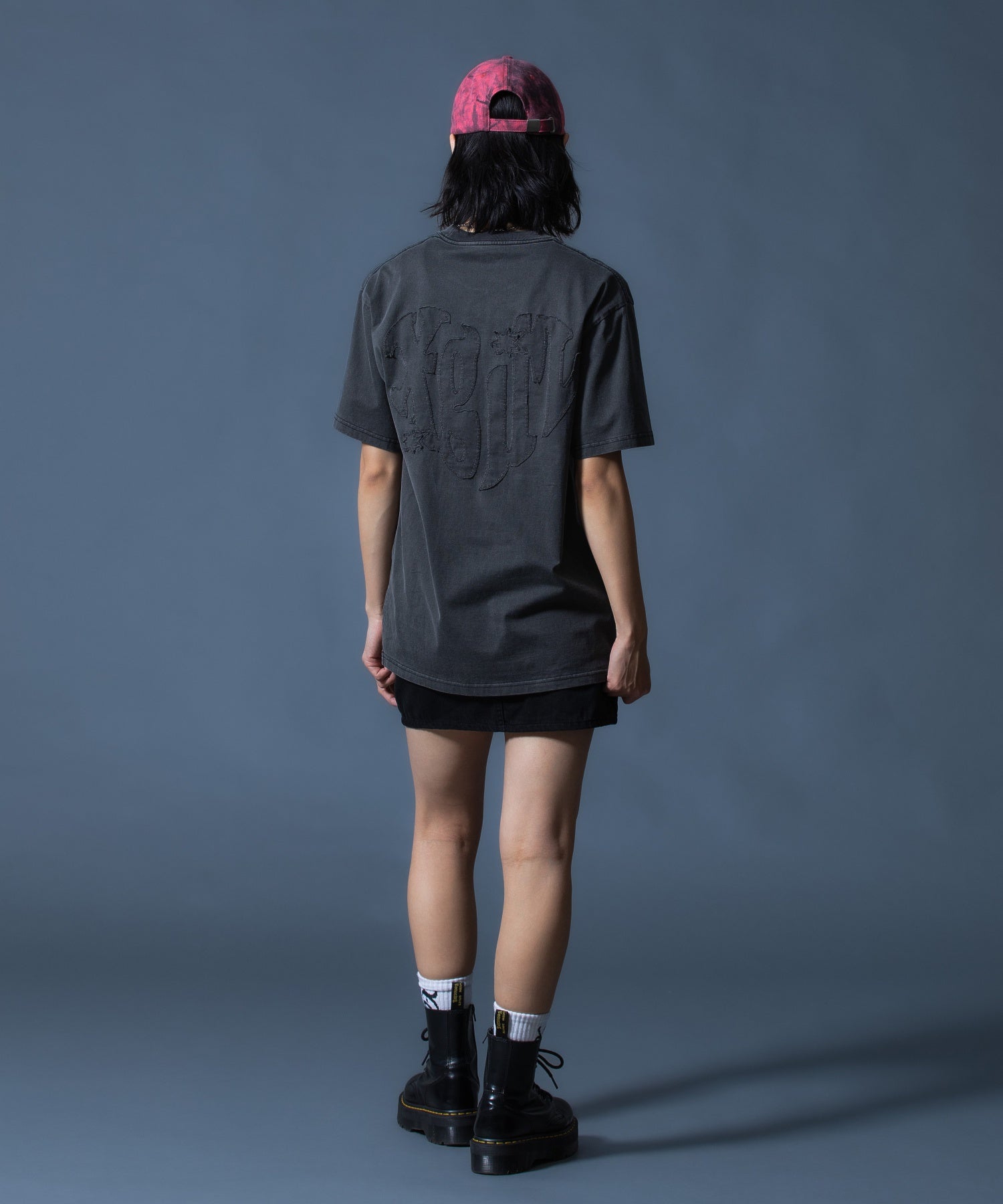 PIGMENT DYED HEART AND LOGO S/S TEE