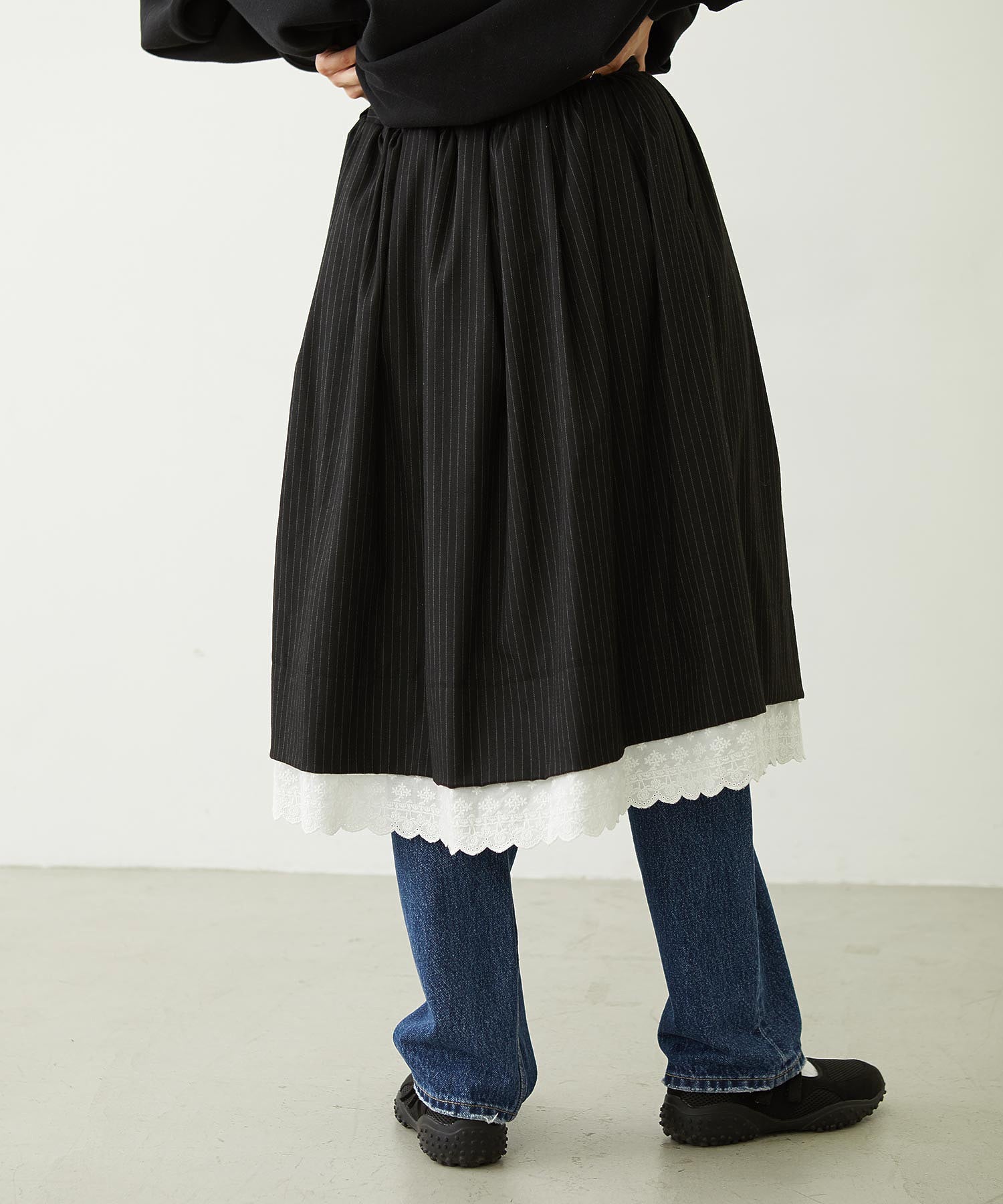 LACE HEM STRIPED SKIRT