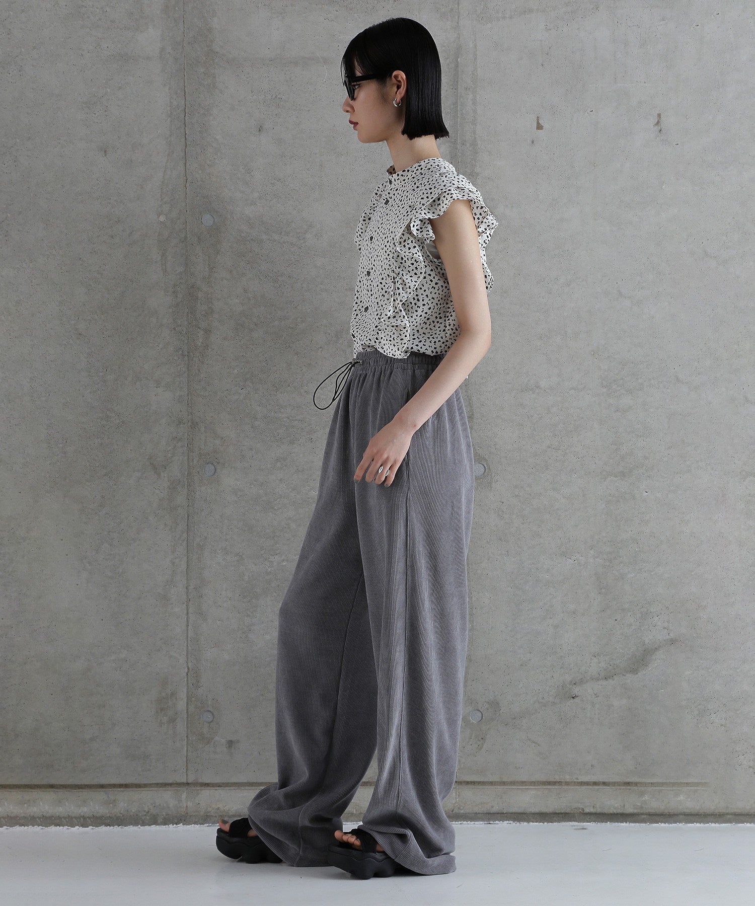 【WEB・一部店舗限定】2WAYフリルブラウス