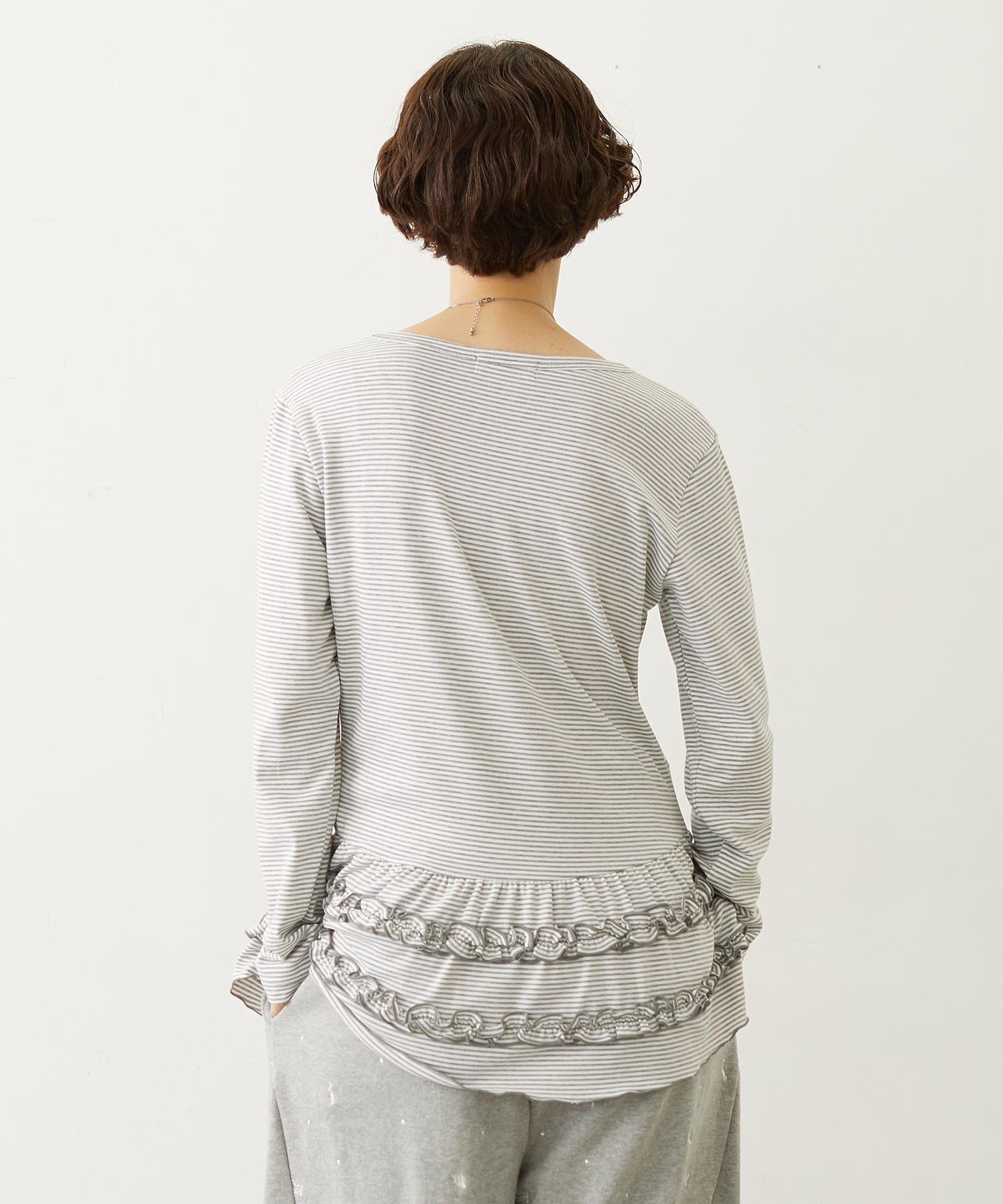 RUFFLE HEM L/S TOP