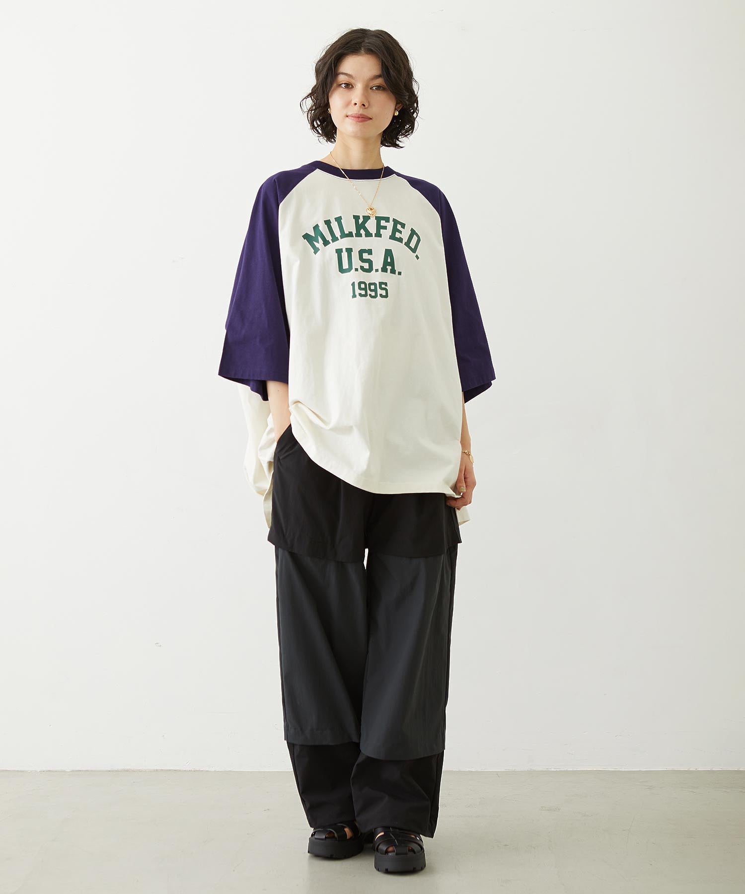 COLLEGE LOGO BIG S/S TOP