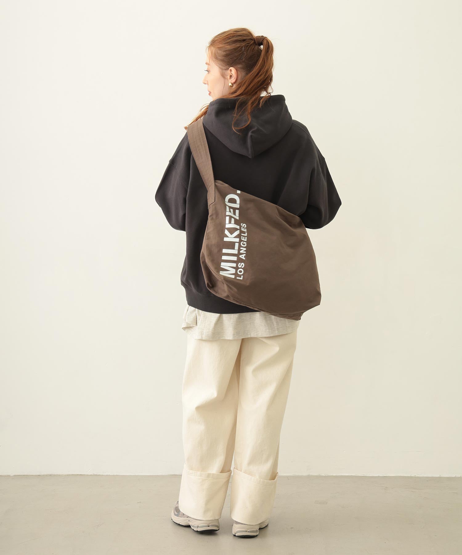 STENCIL LOGO SHOULDER BAG MILKFED.
