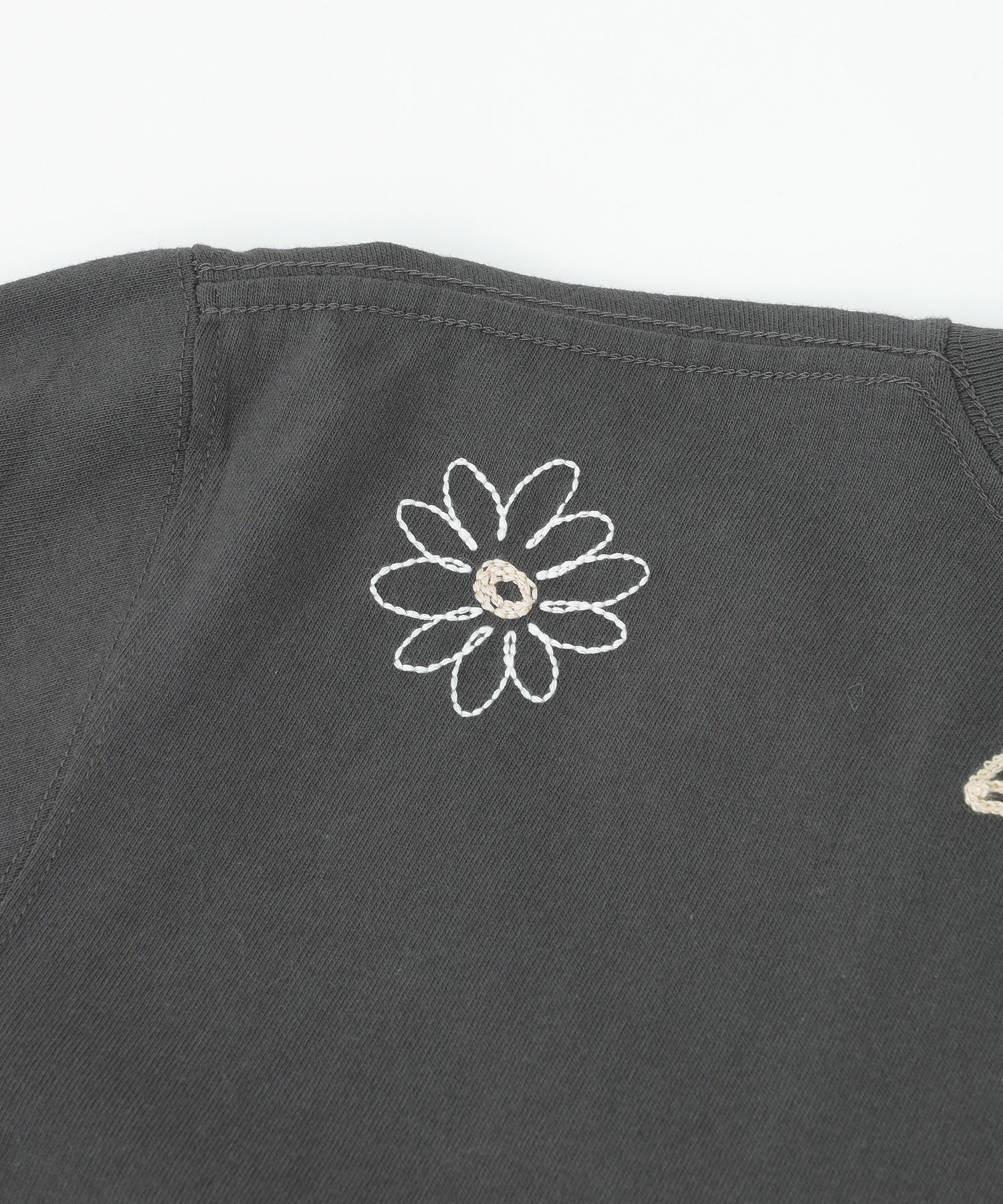 FREEHAND LIKE EMBROIDERY S/S TEE
