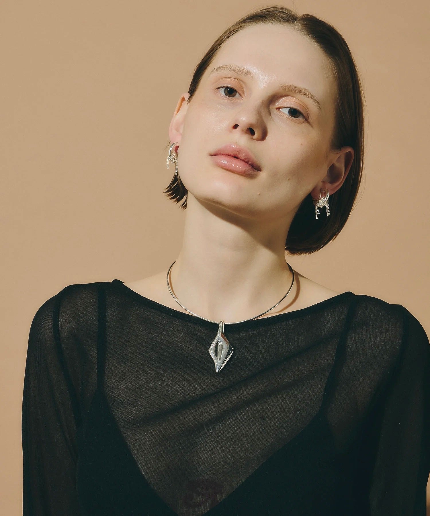 loni/LEAF PLATE CHOKER