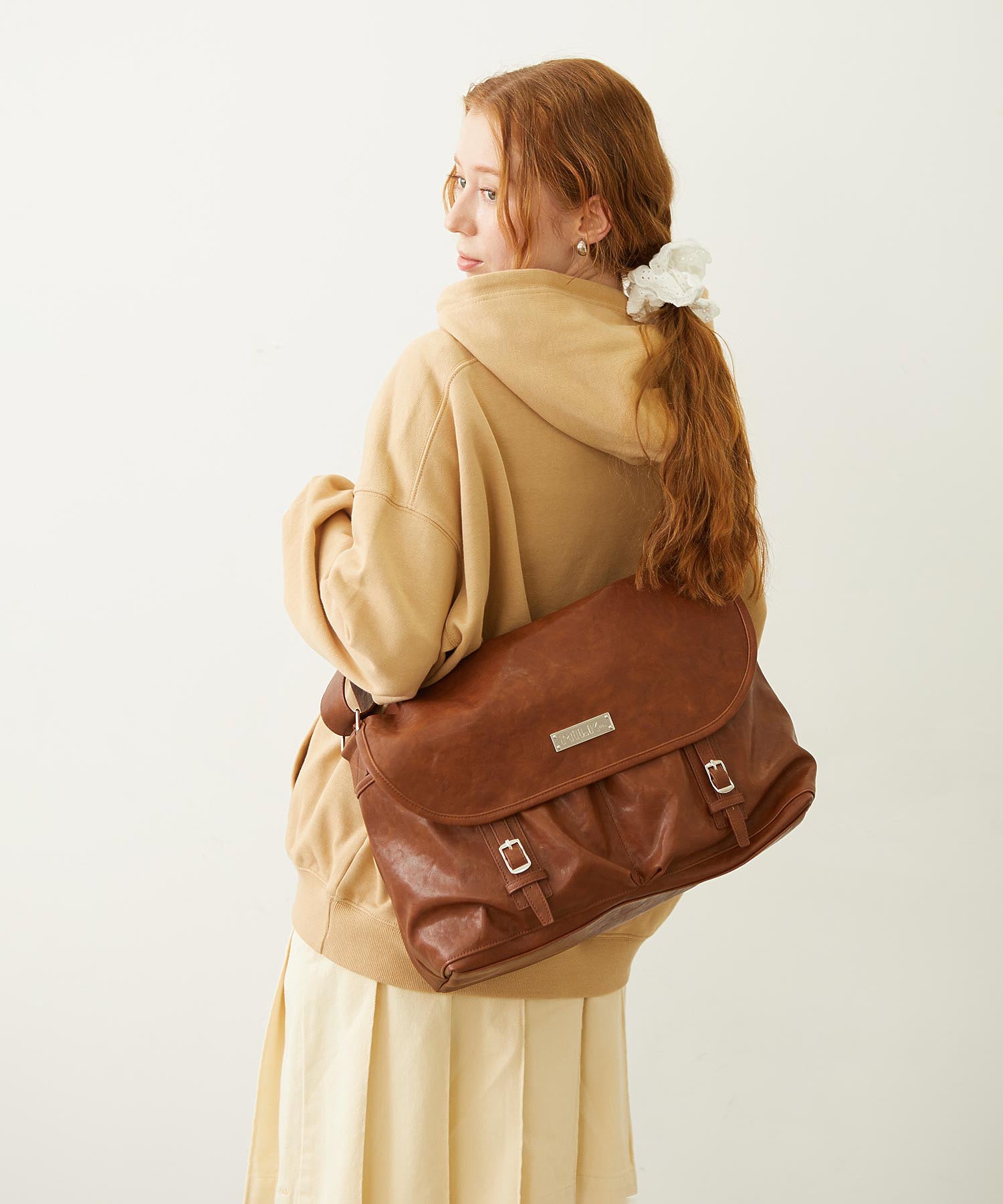 BAR LOGO MESSENGER BAG