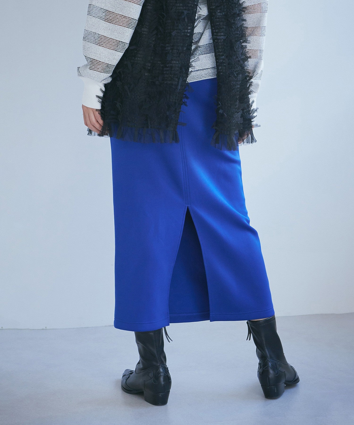 カットタイトスカート