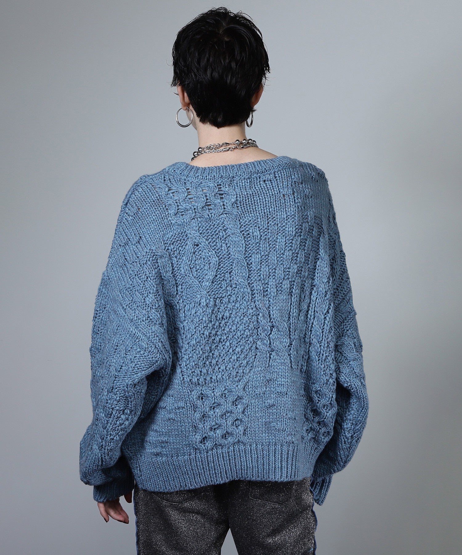 ケーブルニット