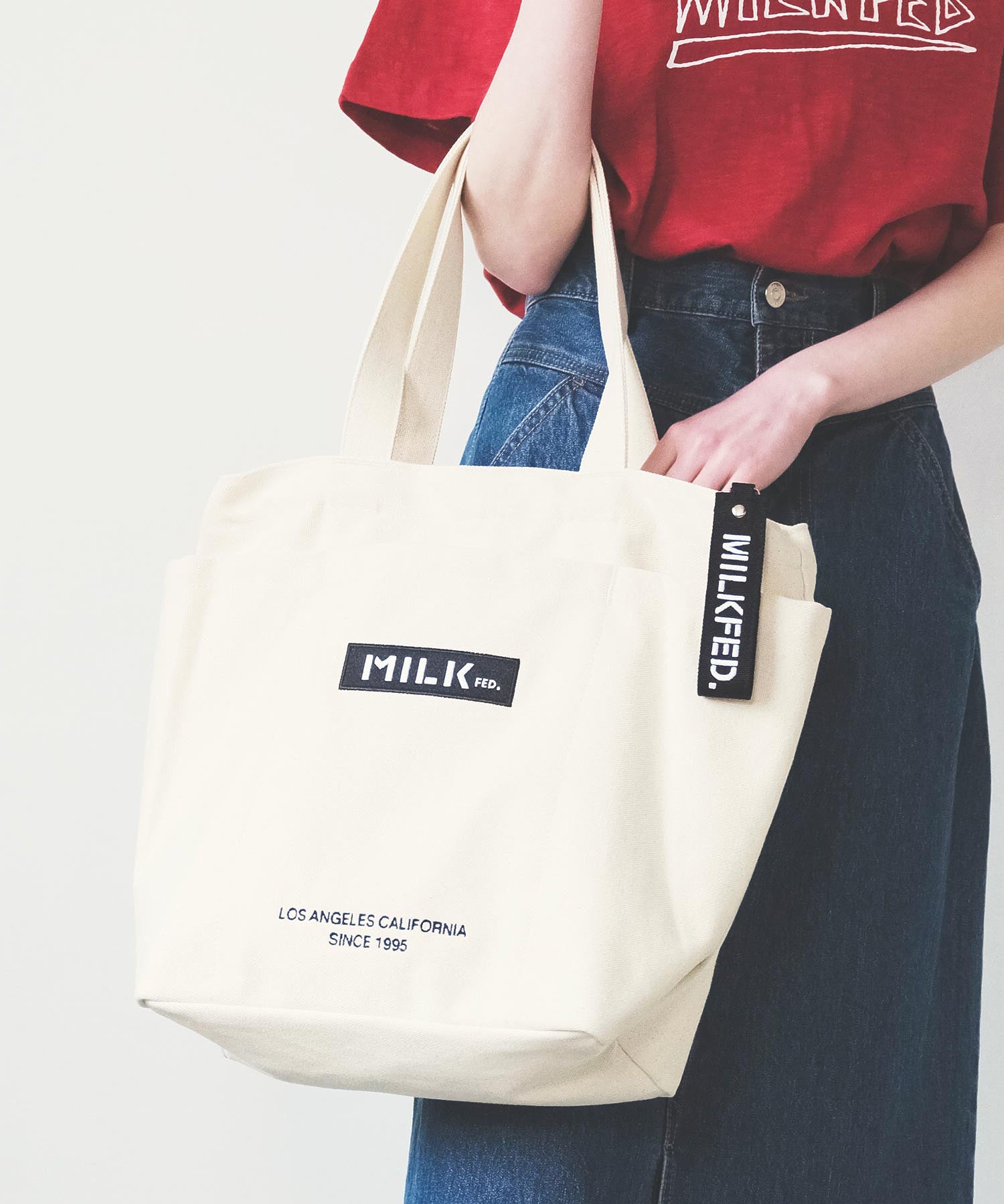 BAR AND UNDER LOGO BIG CANVAS BAG MILKFED.