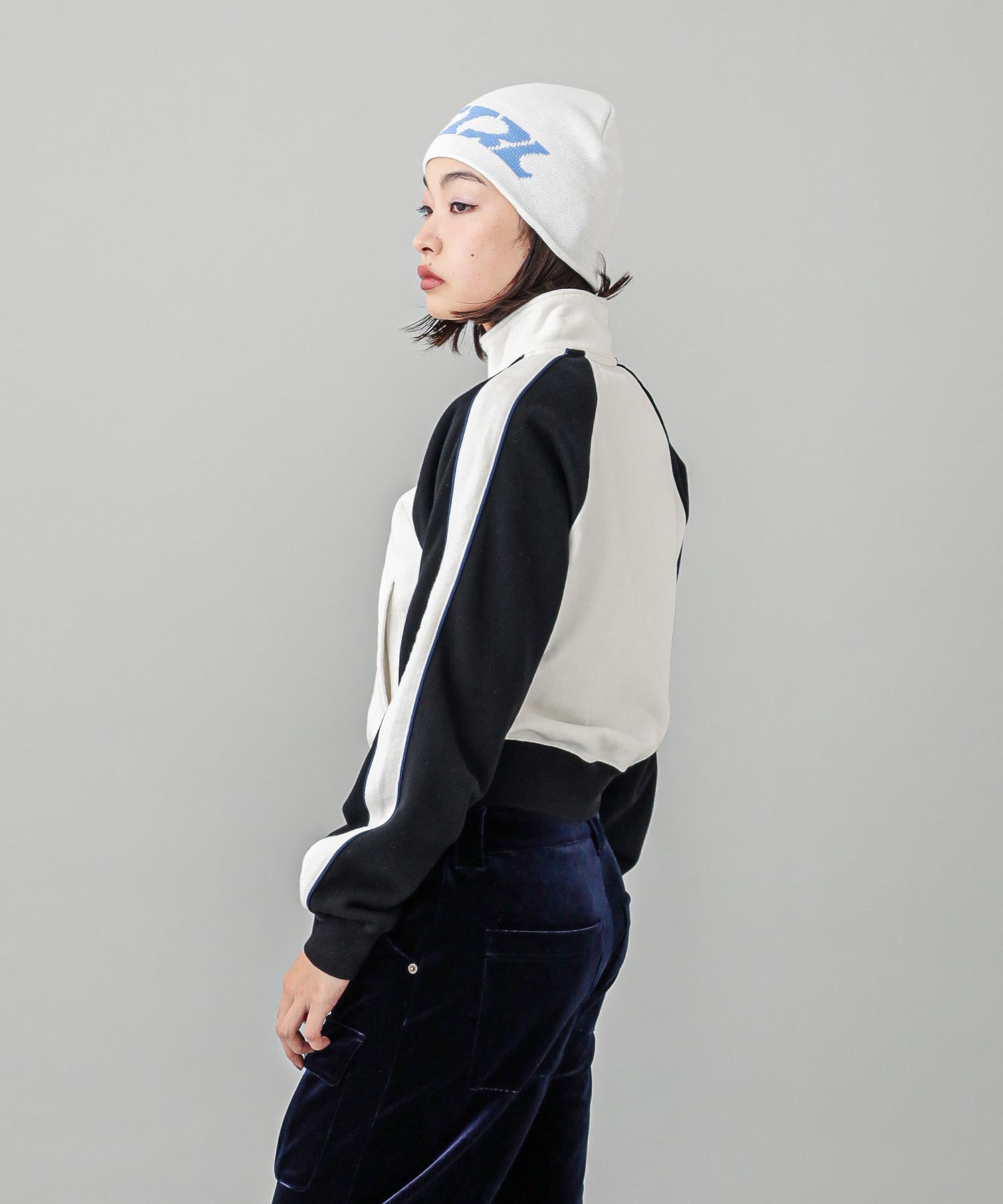 STRIPED SLEEVE COMPACT ZIP UP SWEATSHIRT