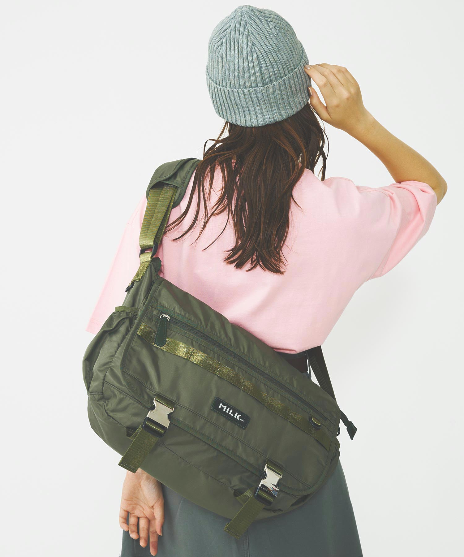 LOGO PLATE MESSENGER BAG MILKFED.