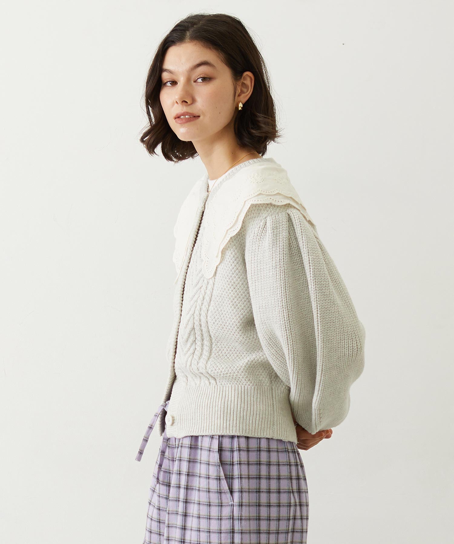 LACE COLLAR KNIT TOP