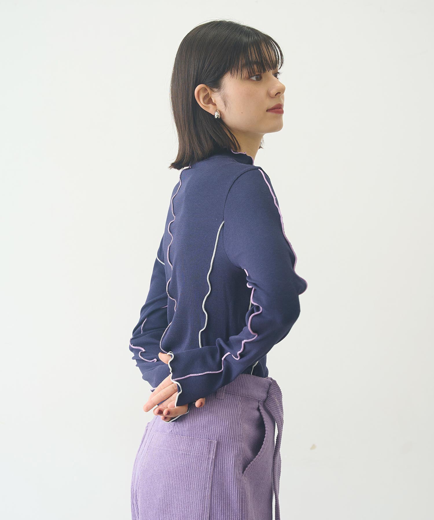 OVERLOCK STITCHED TOP