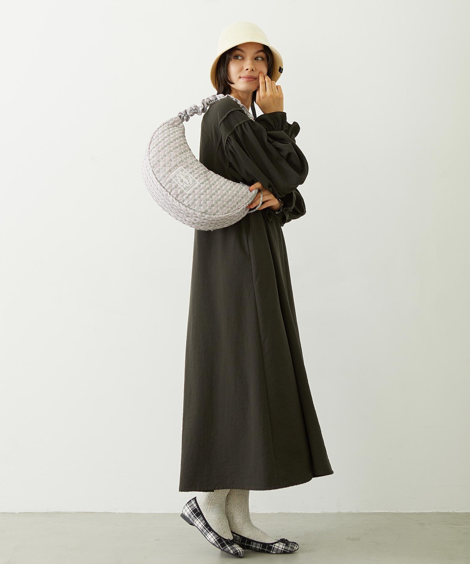 STRIPED FLOWER QUILTED SHOULDER BAG