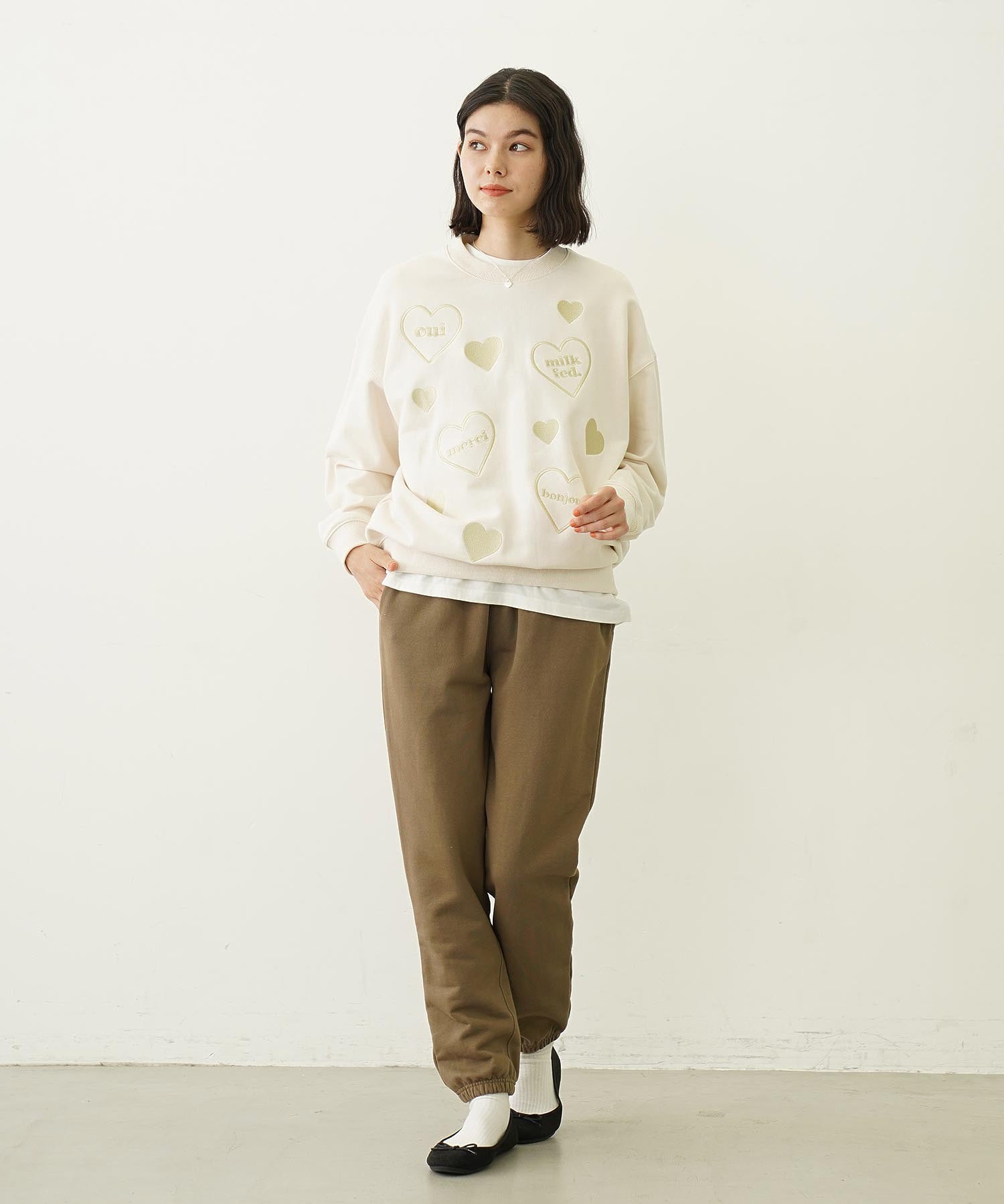 HEARTS EMBROIDERY SWEAT TOP