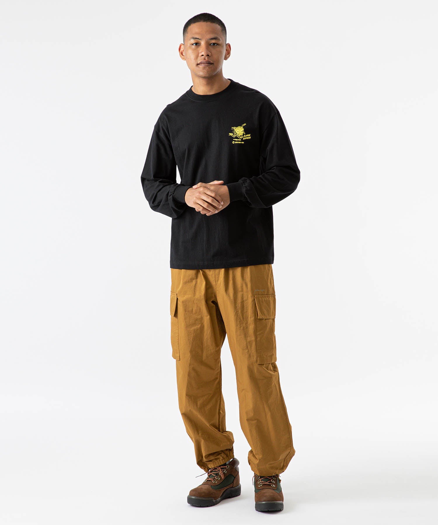 MODEL 身長187cm / 着用サイズ：Lサイズ ※商品の色味の目安は、商品単体の画像をご参照ください。