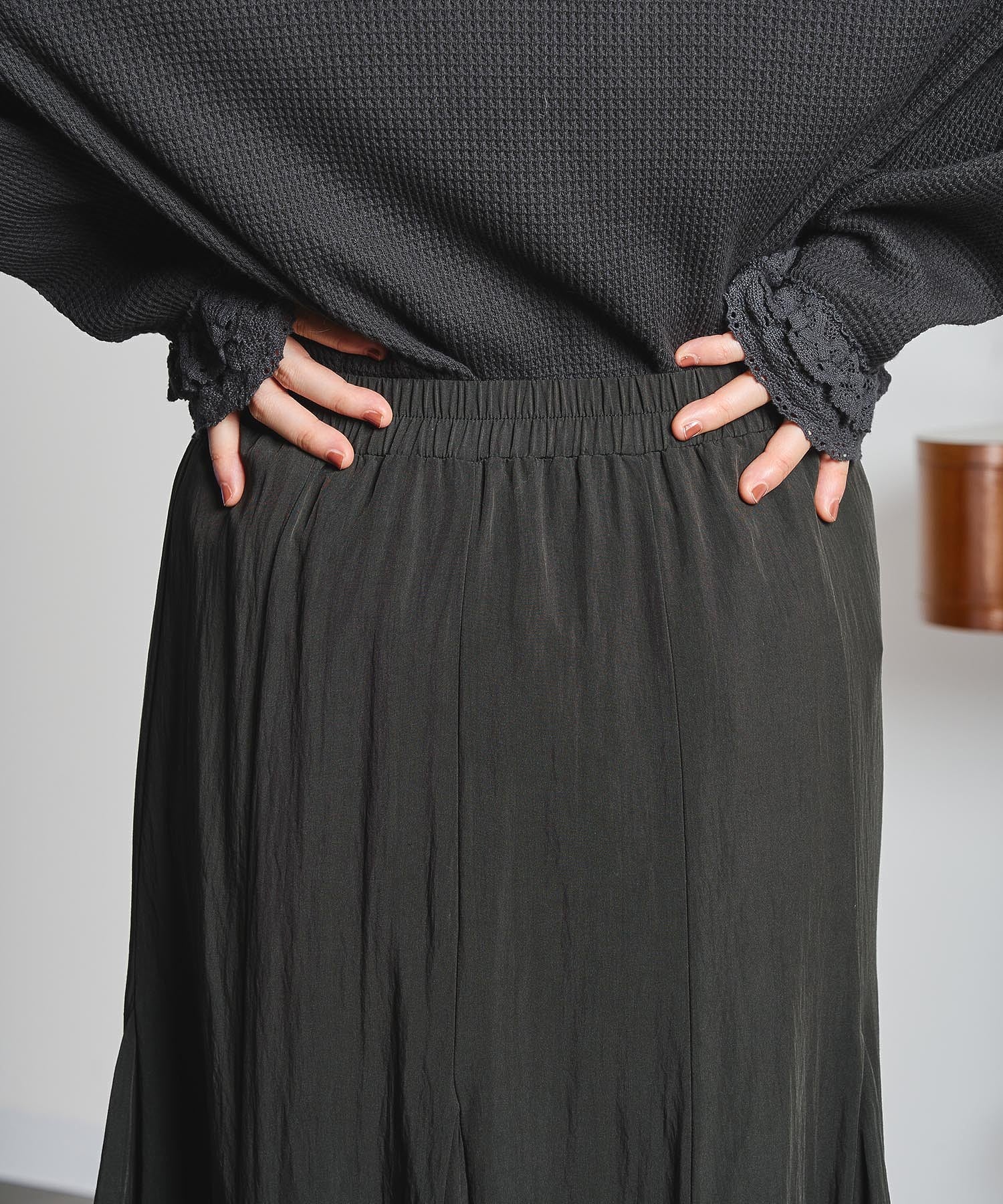 LONG SHIRRED SKIRT