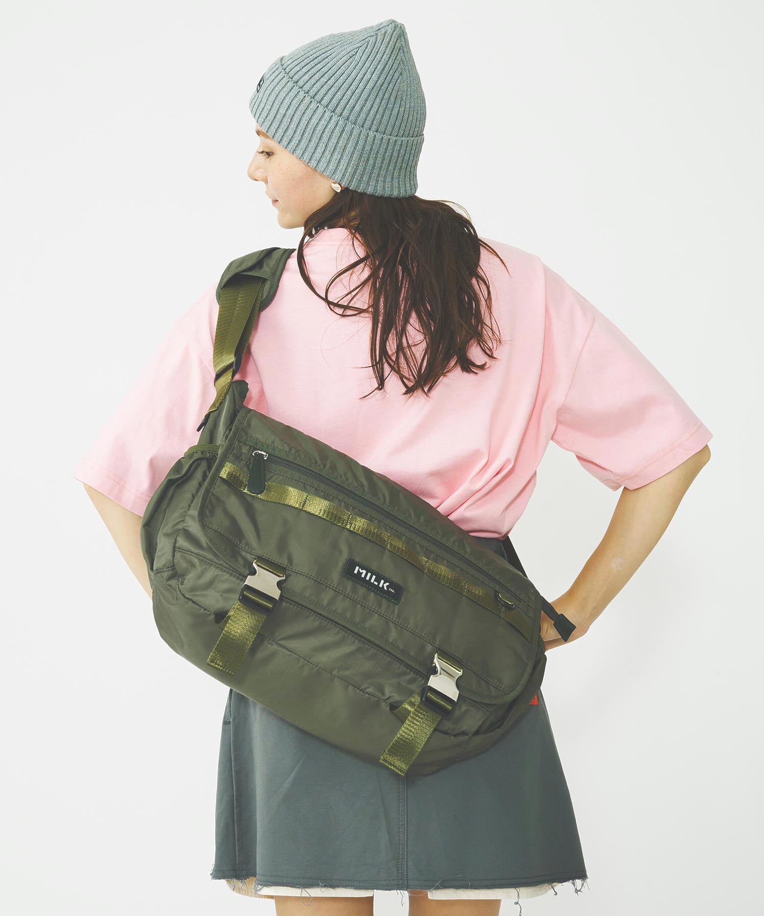 LOGO PLATE MESSENGER BAG MILKFED.