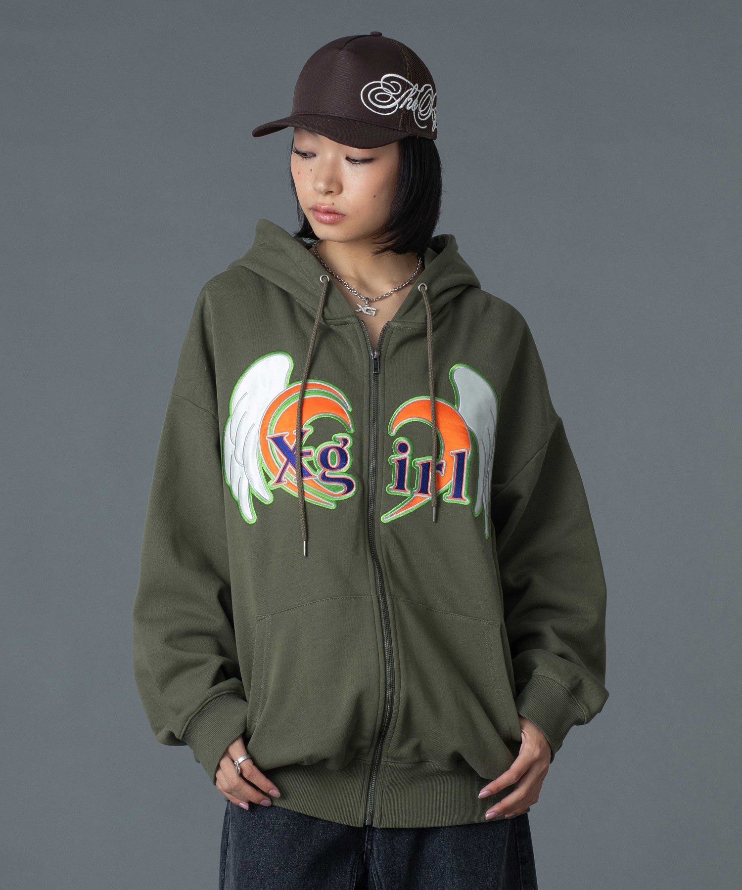 SIDE SCRIPT LOGO TRUCKER CAP