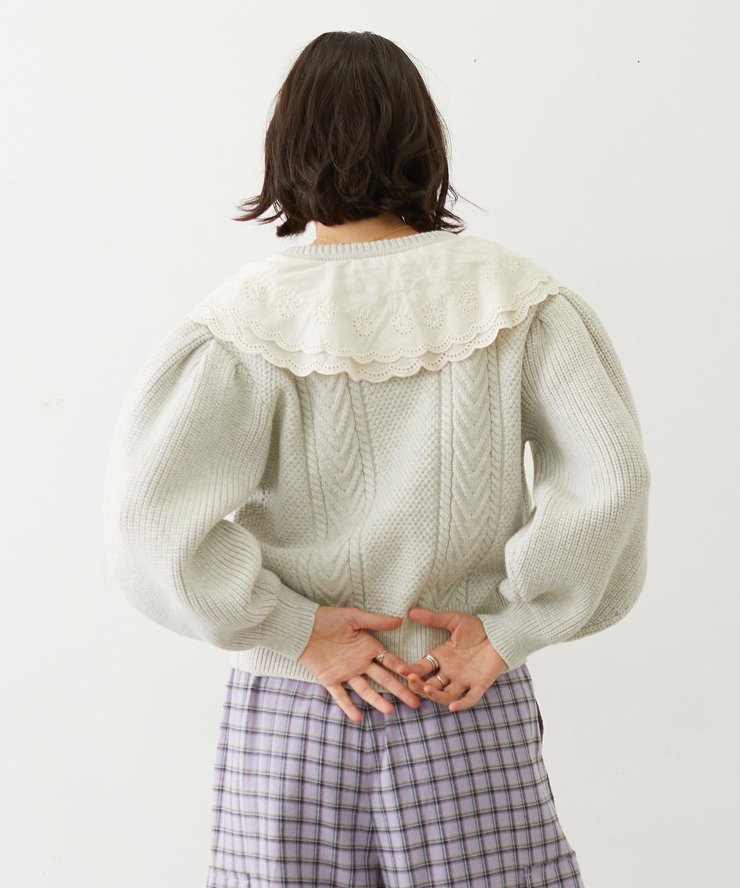 LACE COLLAR KNIT TOP