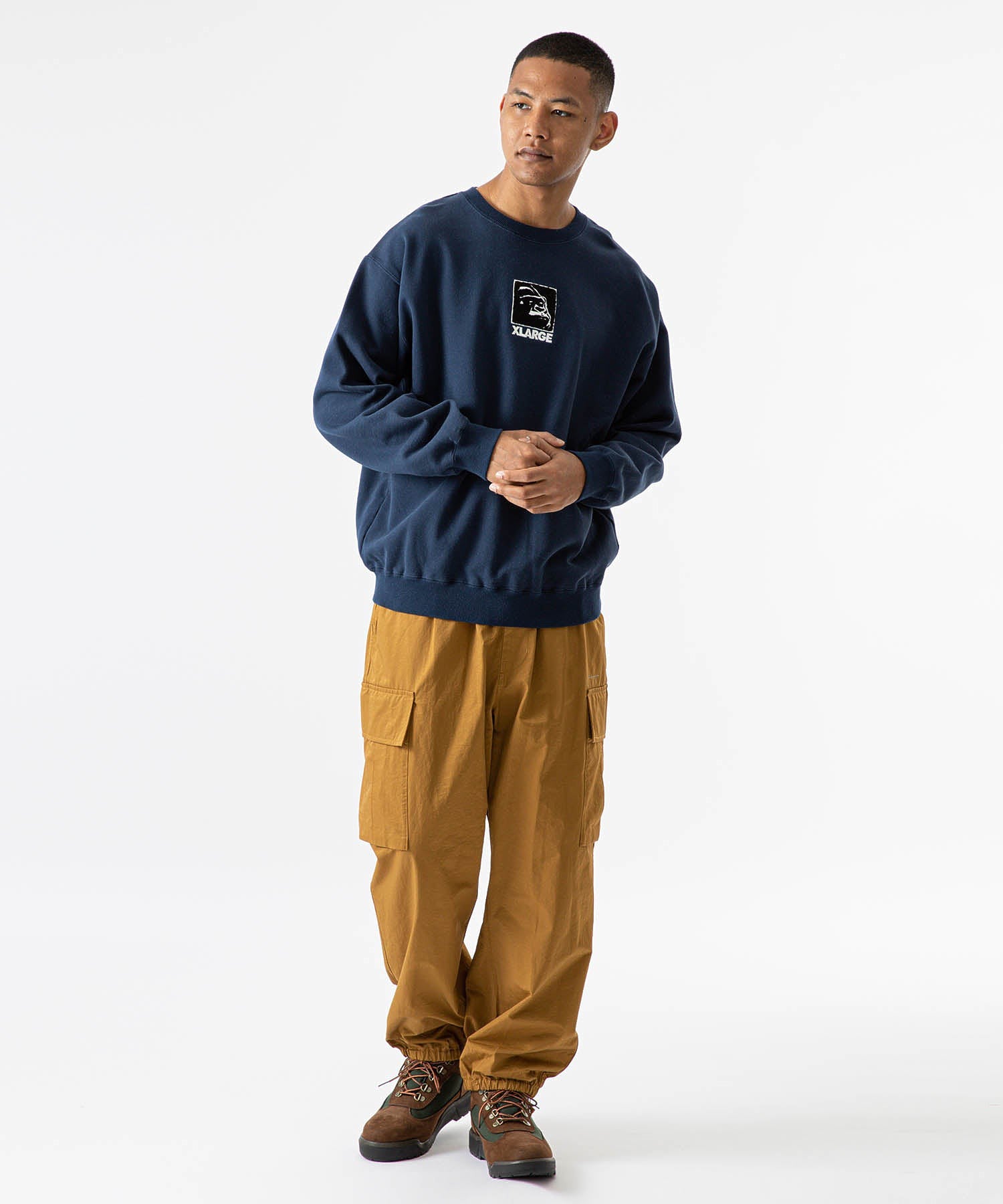 MODEL 身長187cm / 着用サイズ：Lサイズ ※商品の色味の目安は、商品単体の画像をご参照ください。