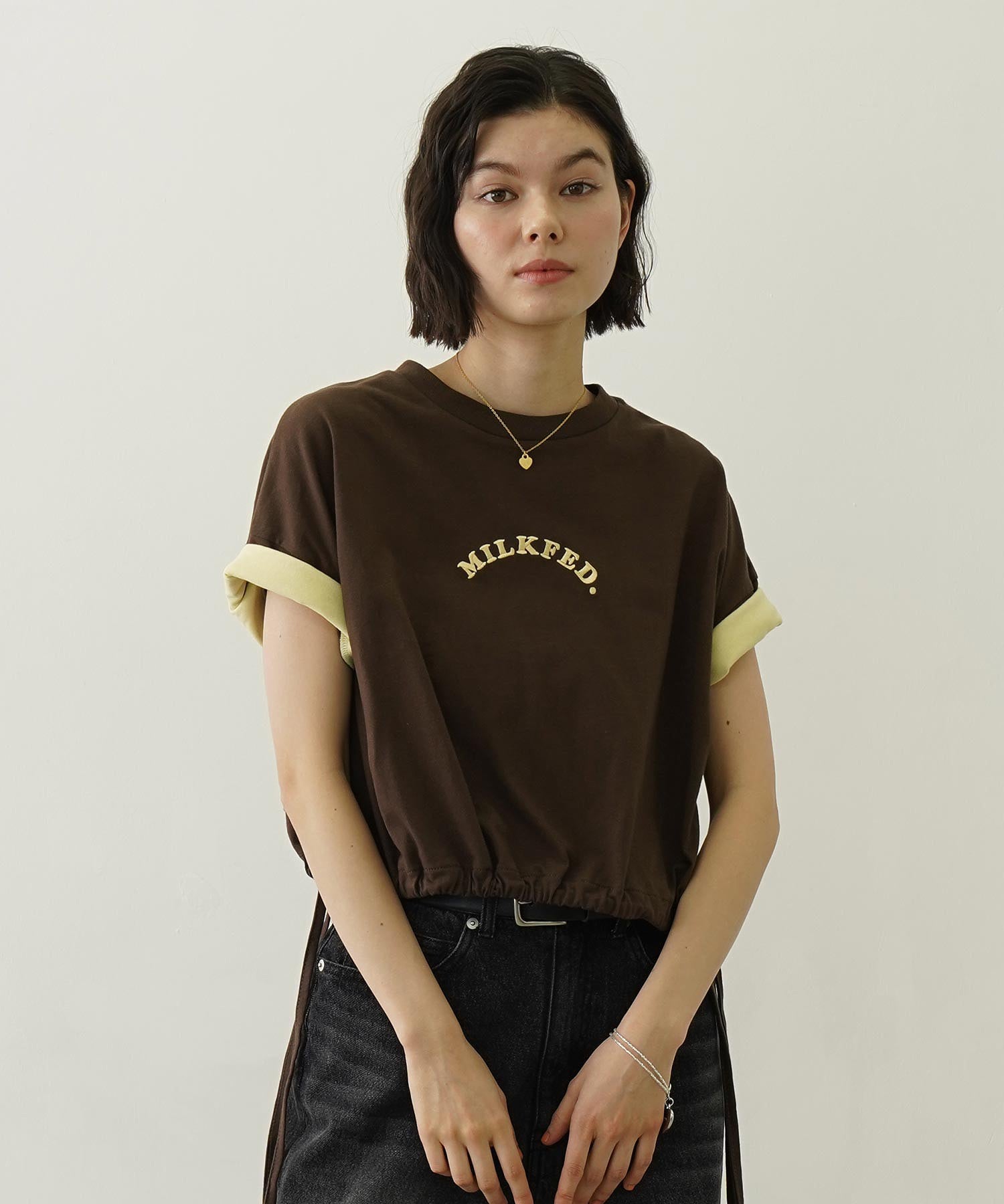 COLORED SLEEVE EDGE S/S TOP