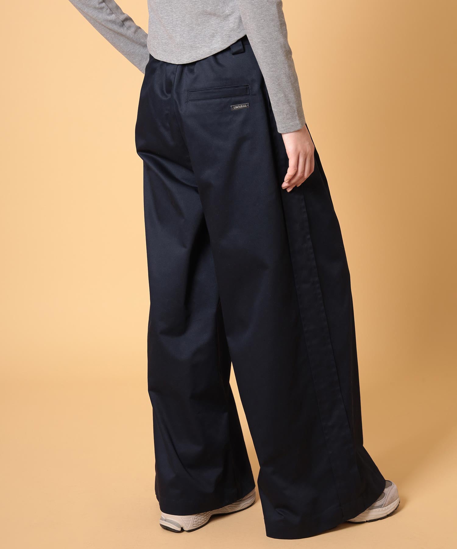 チノスーパーワイドパンツ