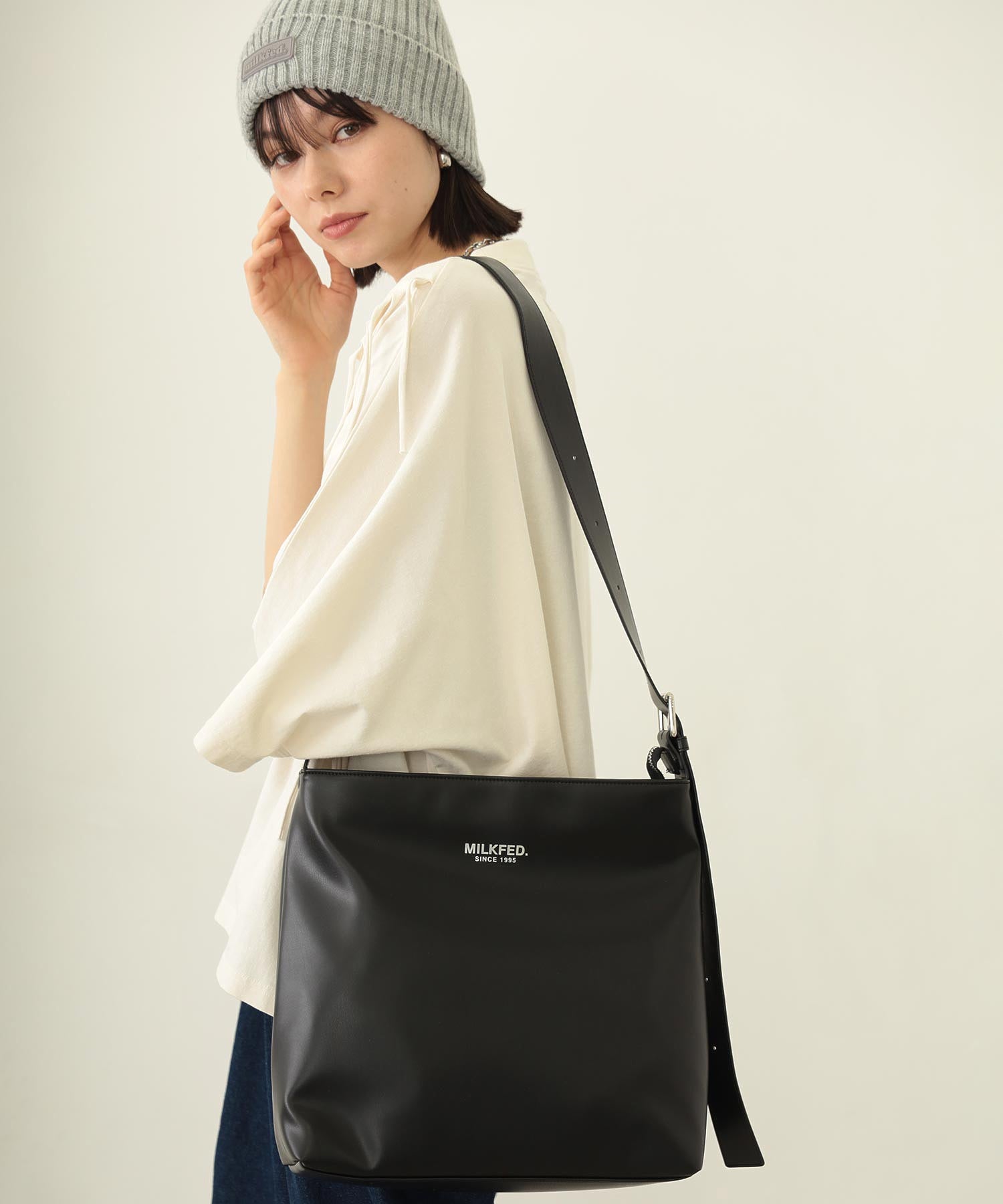 SOLID SHOULDER BAG