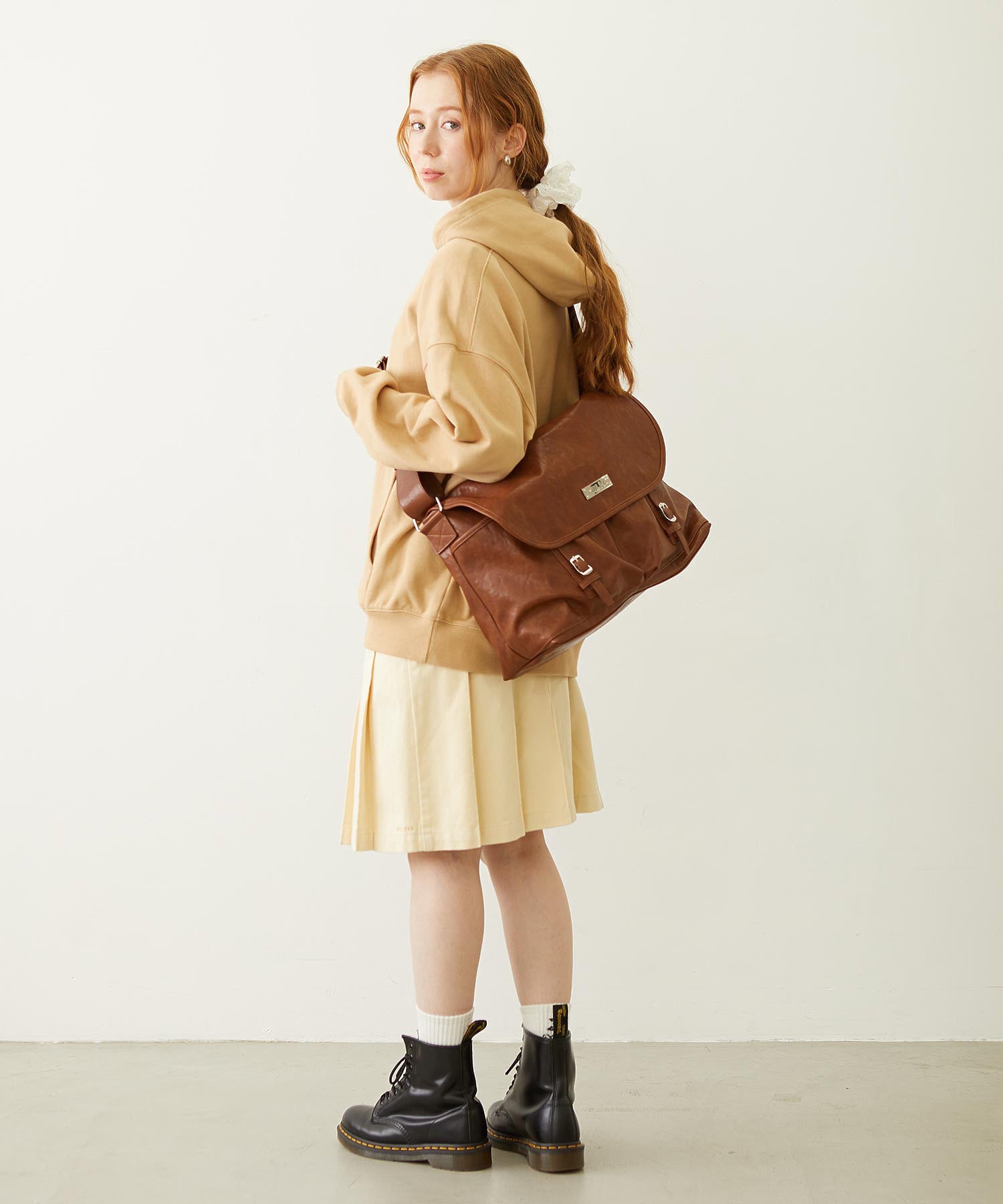 BAR LOGO MESSENGER BAG