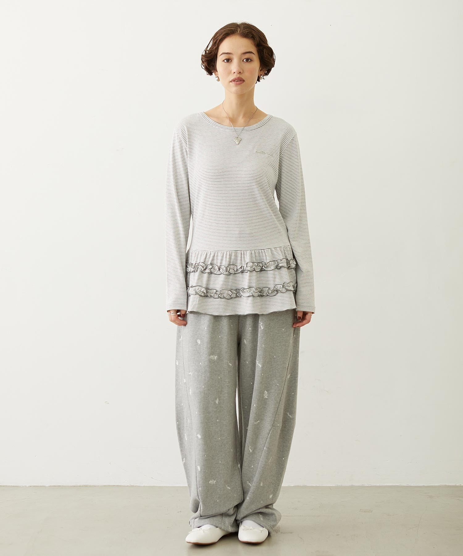 RUFFLE HEM L/S TOP
