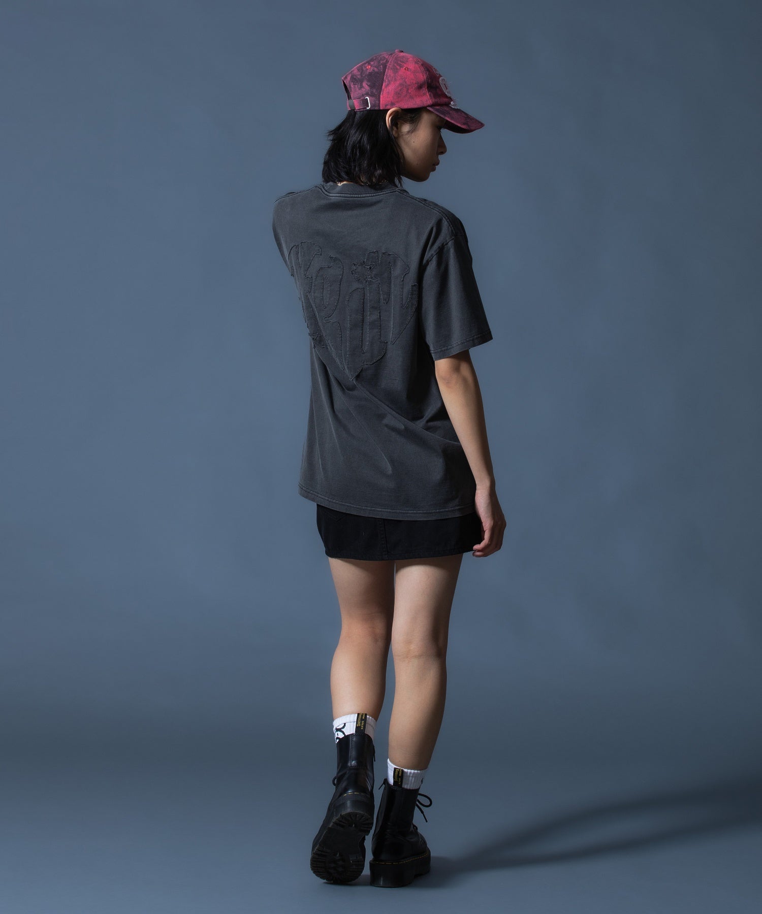 PIGMENT DYED HEART AND LOGO S/S TEE