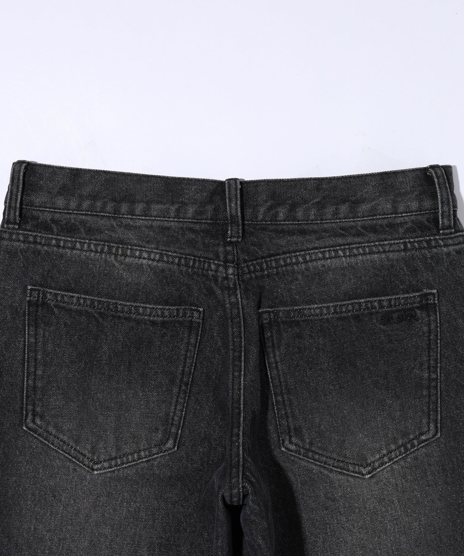 LOW RISE HEM TUCK DENIM PANTS