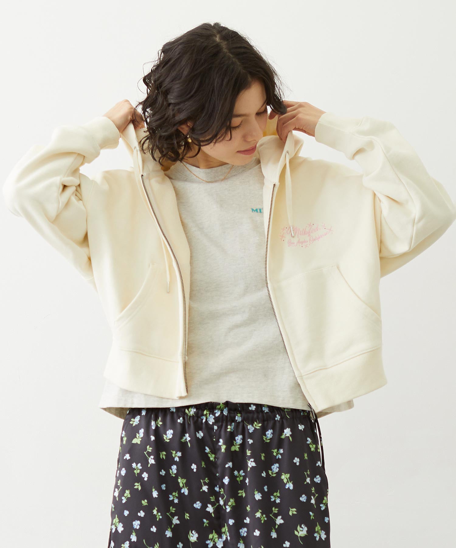 RHINESTONE LOGO SHORT ZIP UP HOODIE