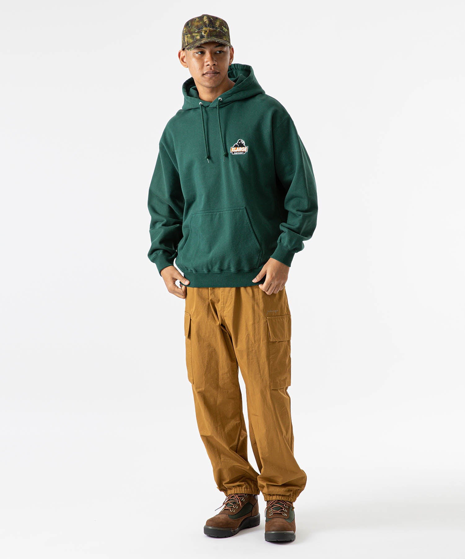 MODEL 身長187cm / 着用サイズ：Lサイズ ※商品の色味の目安は、商品単体の画像をご参照ください。