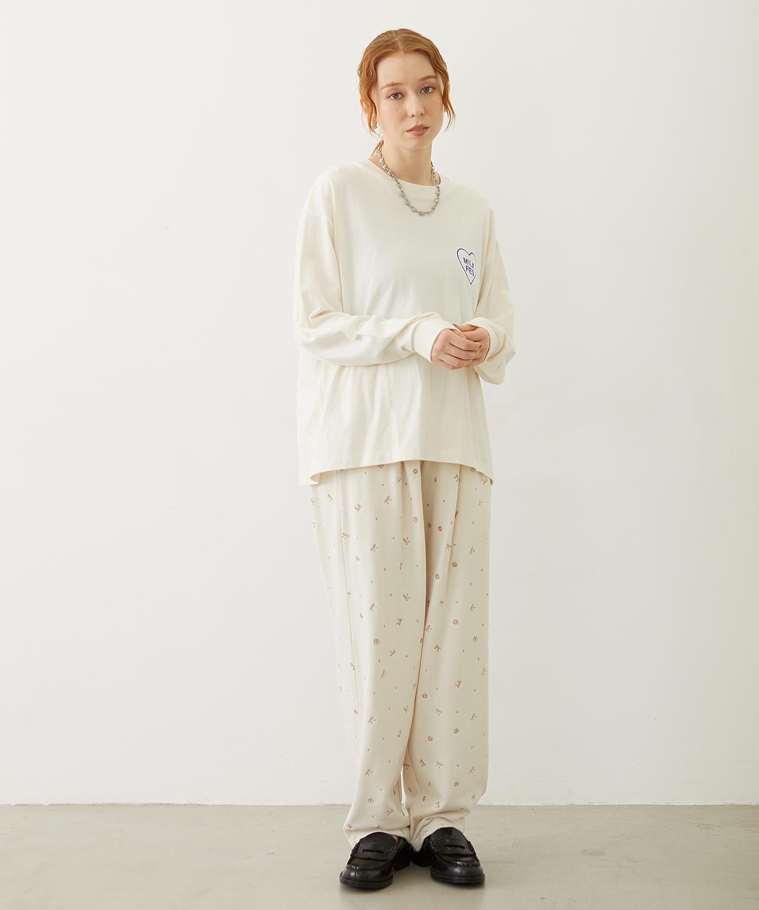 EMBROIDERY TUCK SWEAT PANTS