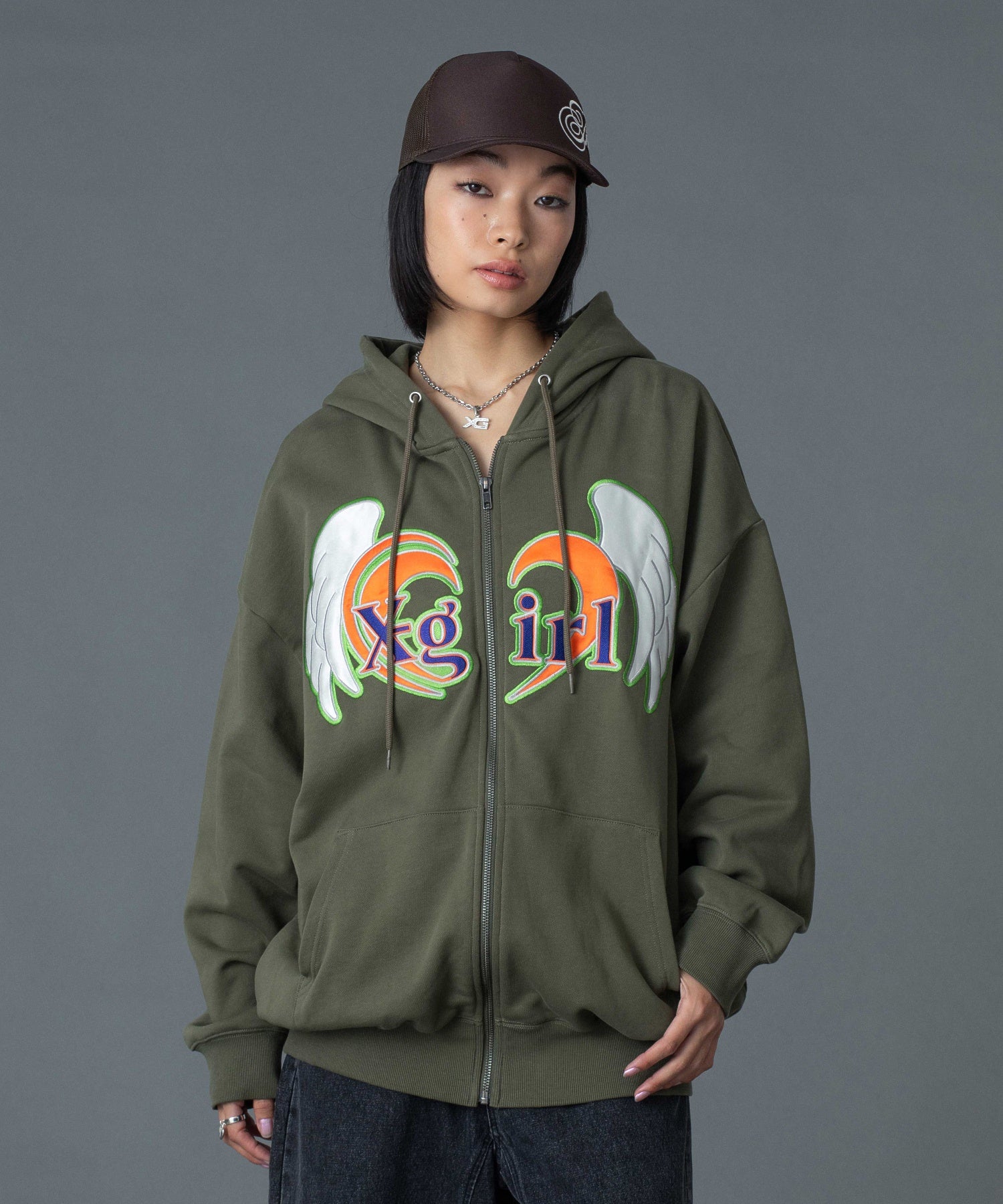 SIDE SCRIPT LOGO TRUCKER CAP