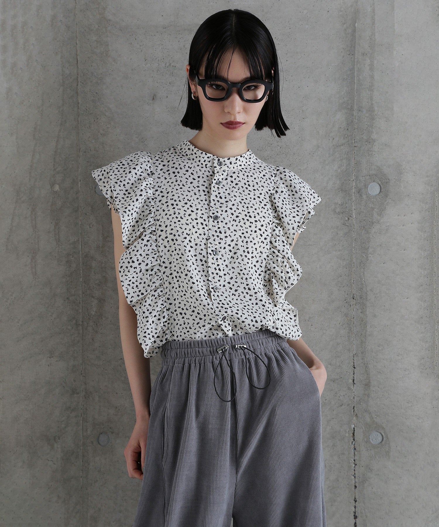 【WEB・一部店舗限定】2WAYフリルブラウス