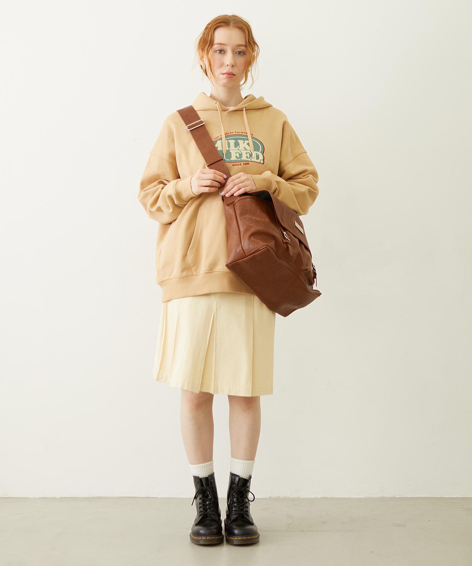 BAR LOGO MESSENGER BAG
