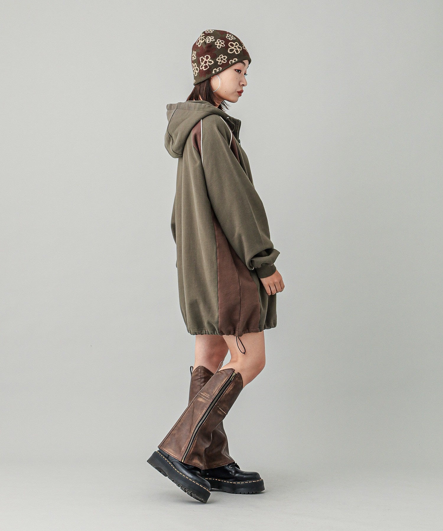 FAUX LEATHER LEG WARMER