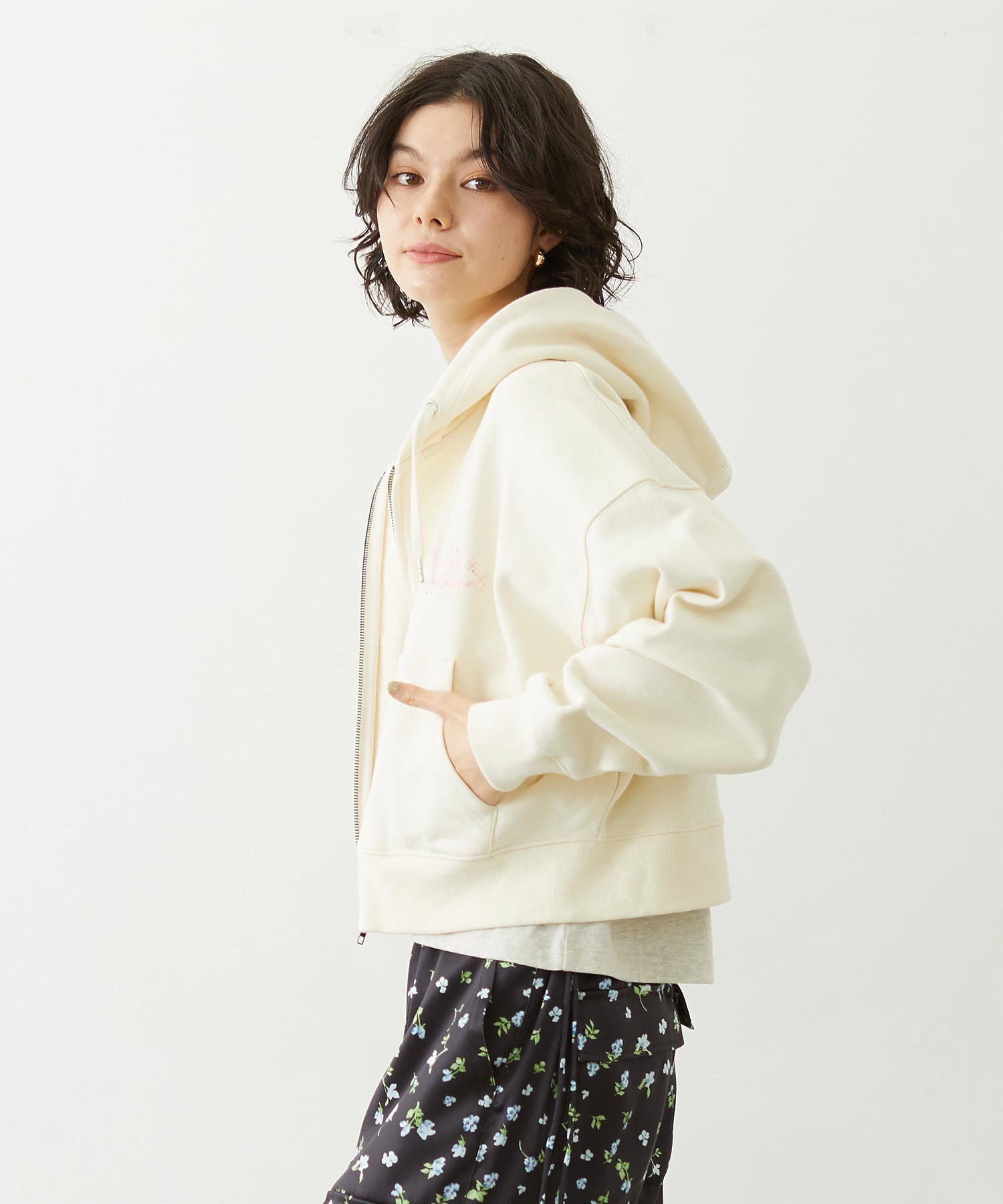 RHINESTONE LOGO SHORT ZIP UP HOODIE