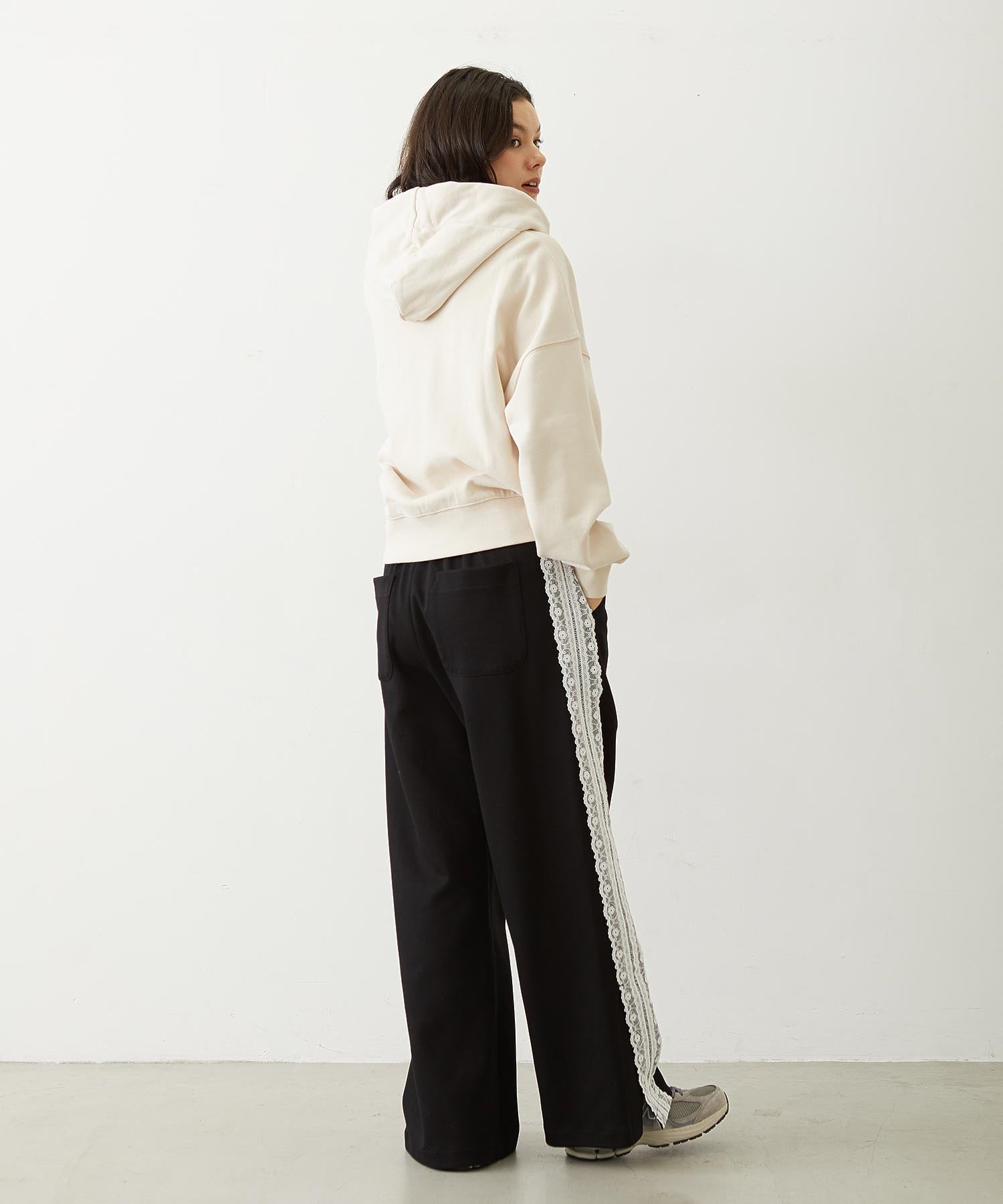 BIG RIBBON SWEAT ZIP HOODIE
