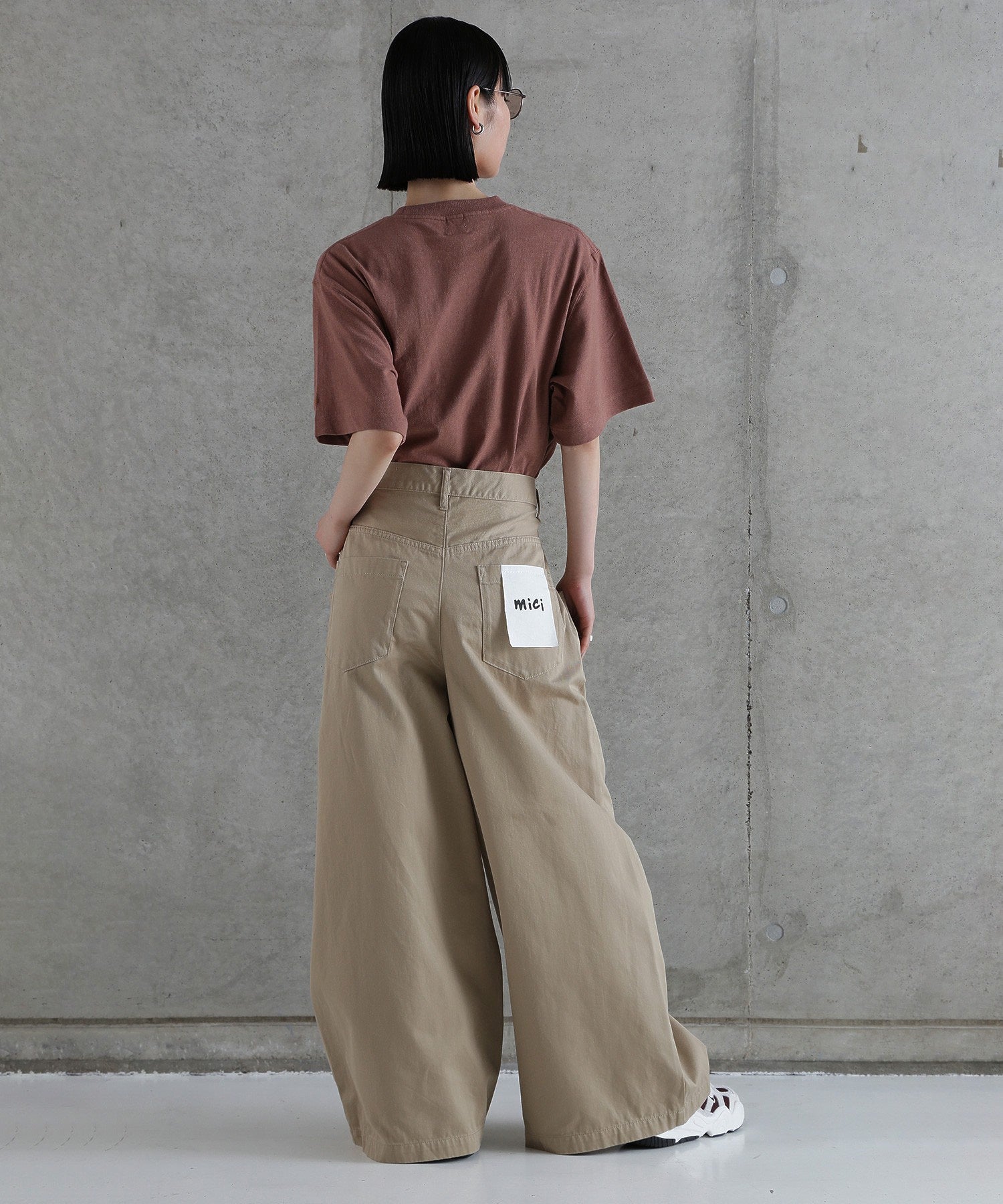 サスペンダータックワイドパンツ